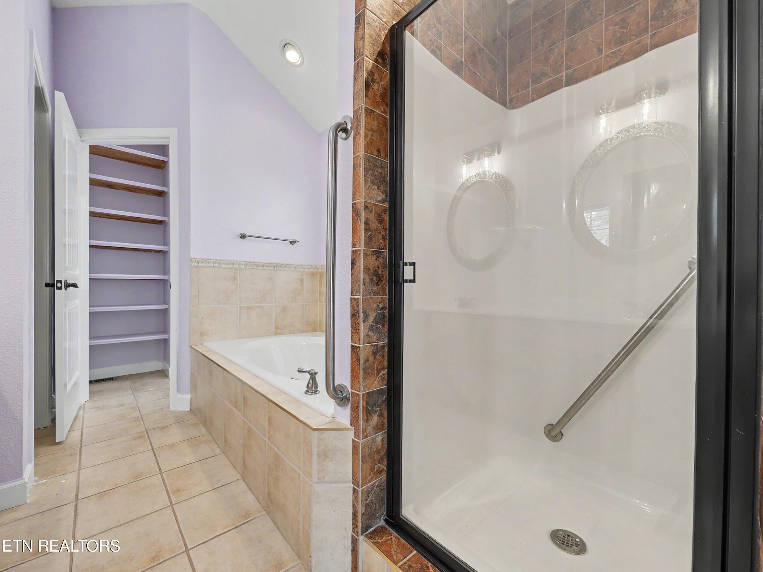 Primary Bath 2 - 1414 Benjamin Blvd, Sevierville, TN 37876