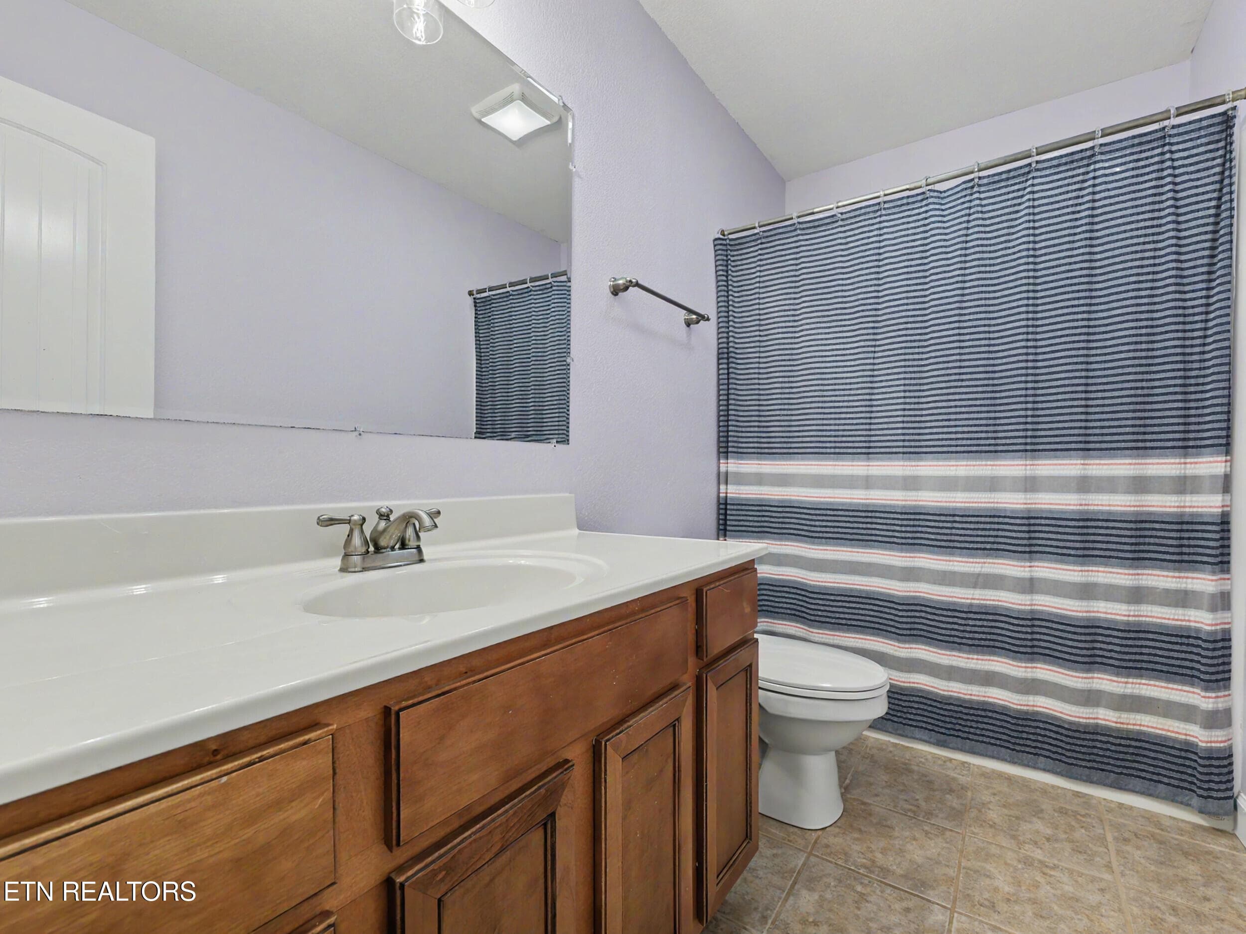 Full Bath - 1414 Benjamin Blvd, Sevierville, TN 37876