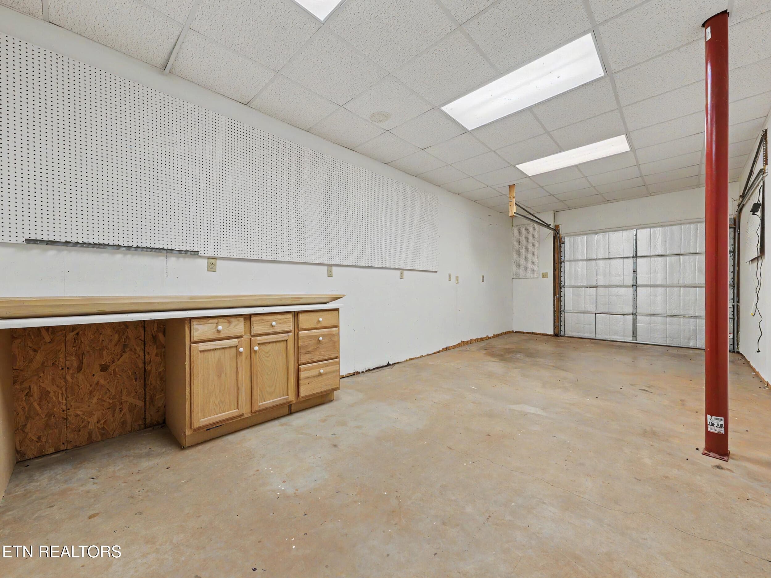 Workshop Garage - 1414 Benjamin Blvd, Sevierville, TN 37876