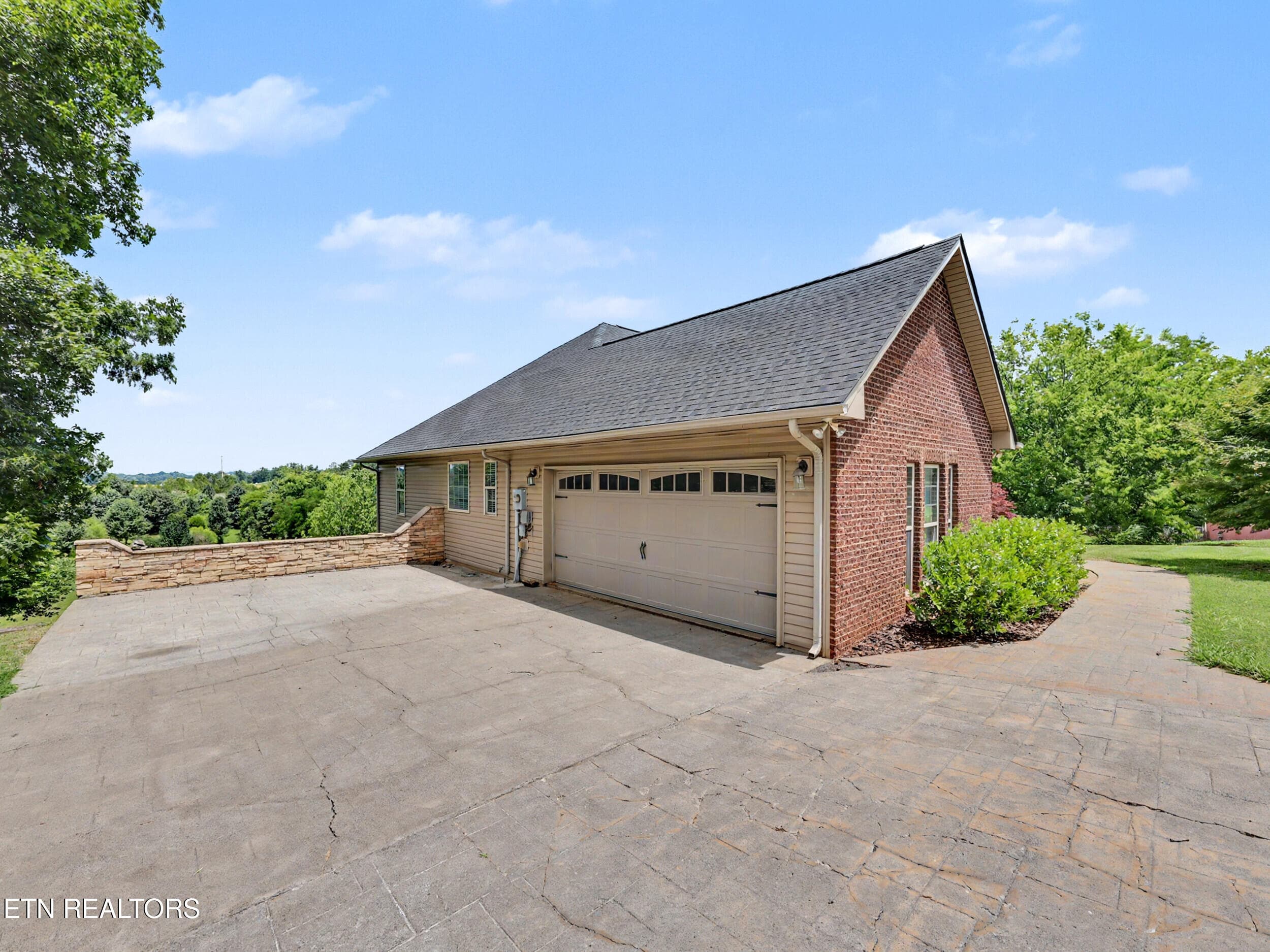 Garage - 1414 Benjamin Blvd, Sevierville, TN 37876