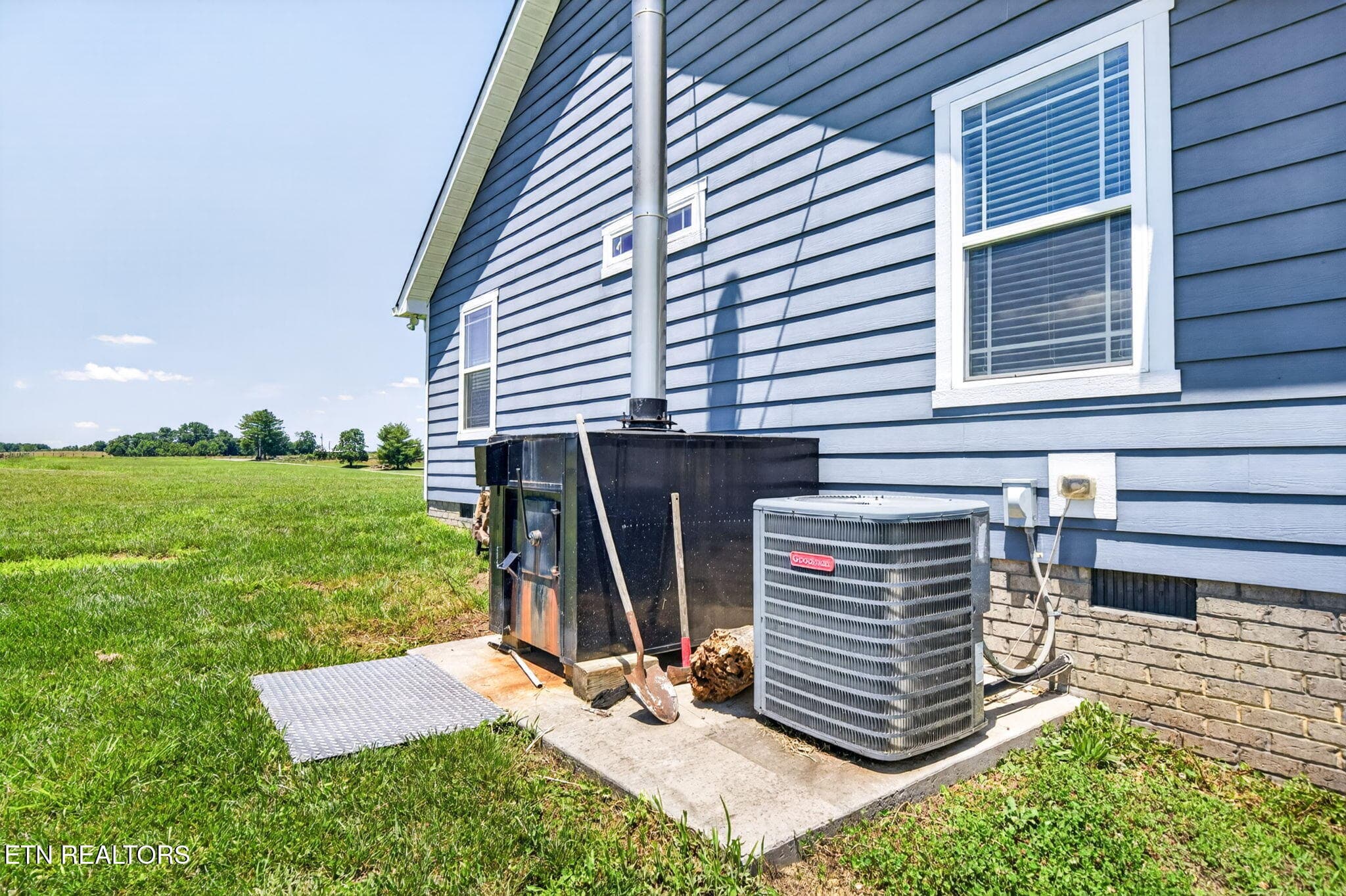Wood stove & HVAC - 5335 Hickey Ridge Rd Rd, Baxter, TN 38544