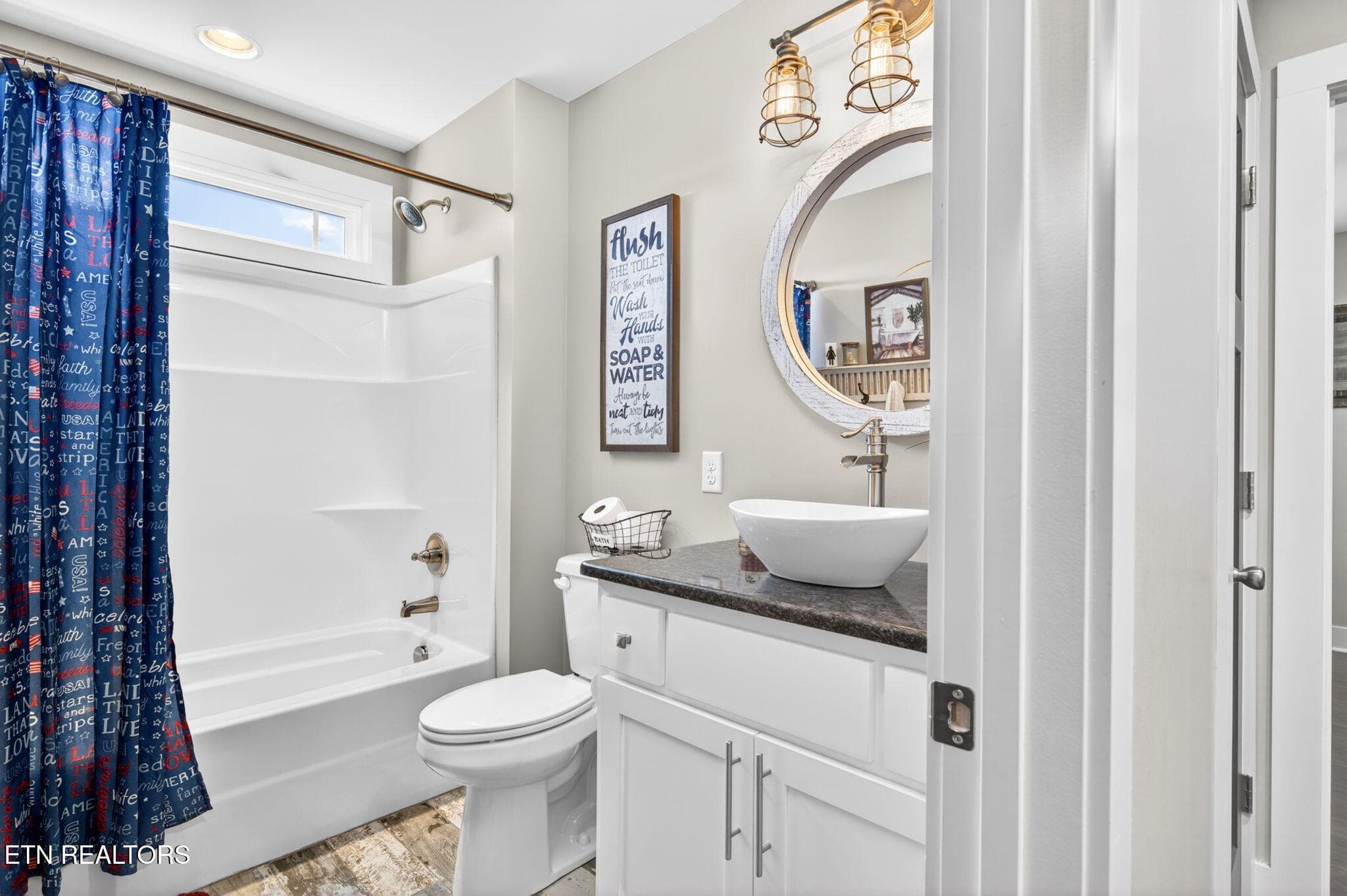 Hall Bath - 5335 Hickey Ridge Rd Rd, Baxter, TN 38544