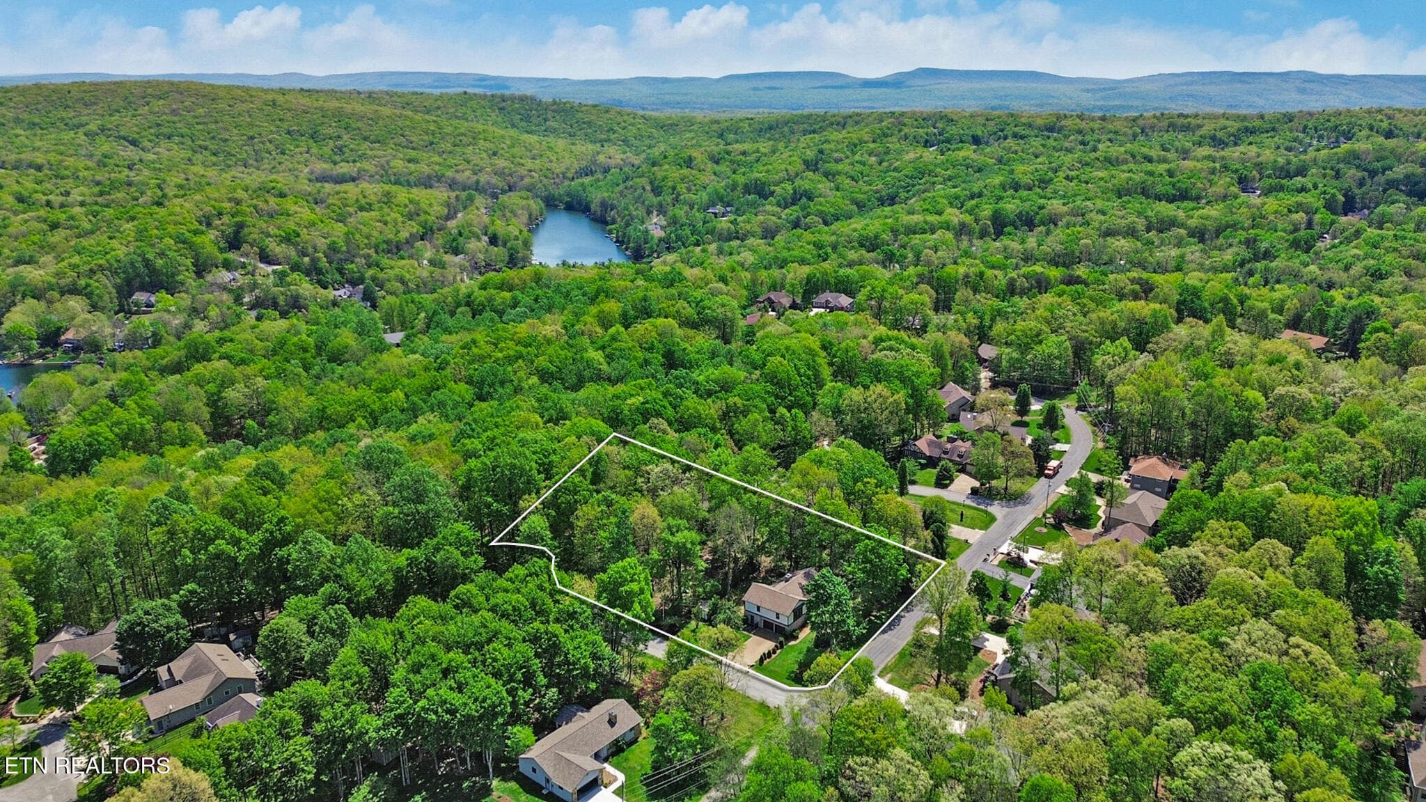 IN BEAUTIFUL FAIRFIELD GLADE - 14 Ridge Crest Circle, Fairfield Glade, TN 38558