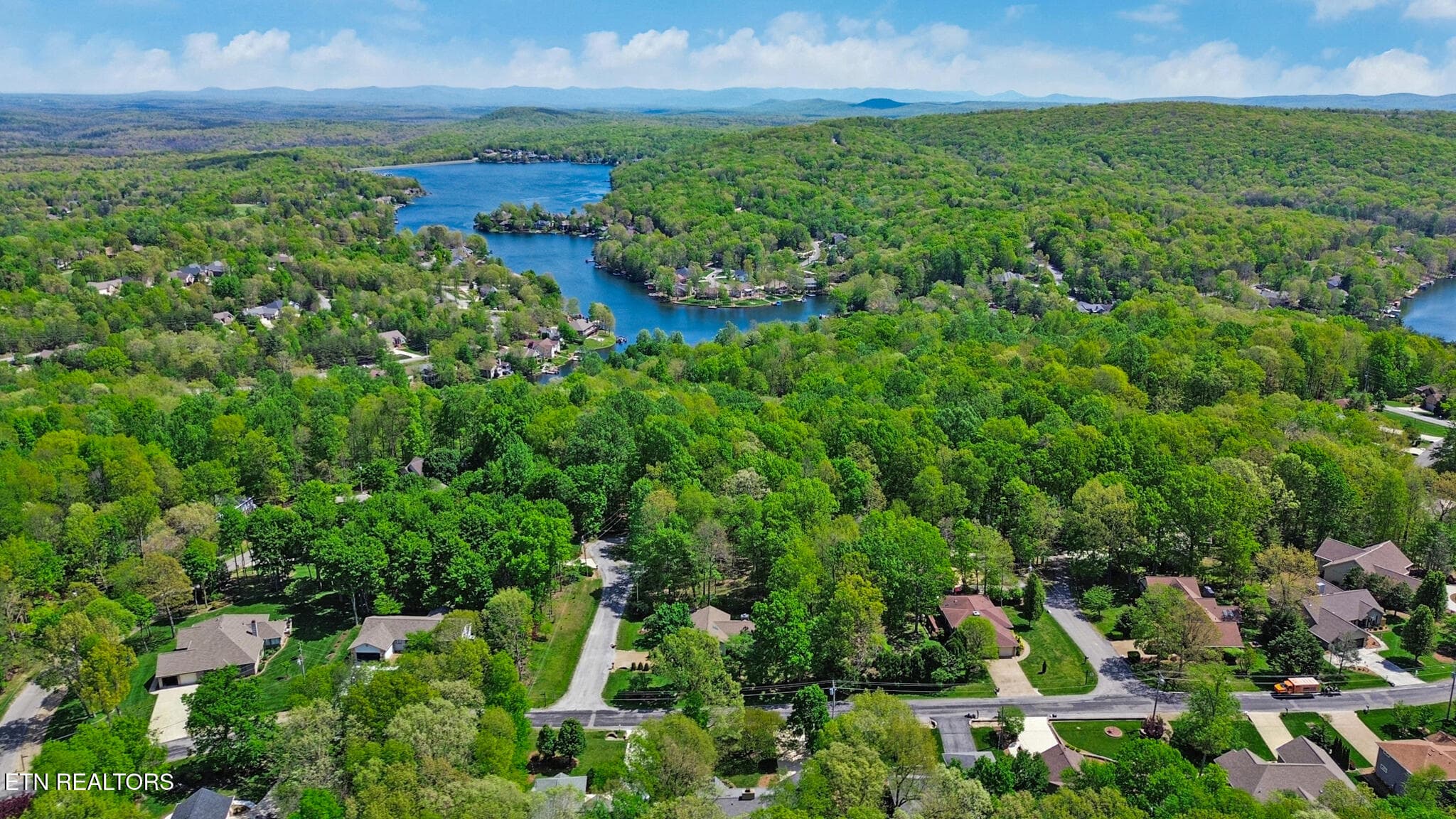 SEASONAL LAKE VIEWS - 14 Ridge Crest Circle, Fairfield Glade, TN 38558