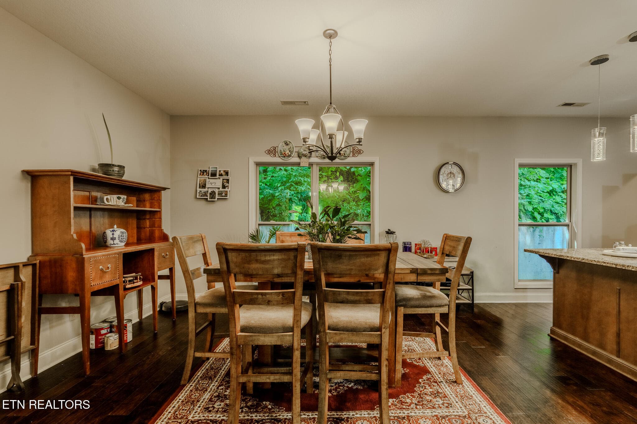dine 2 new - 416 Forrest Springs Drive, Gatlinburg, TN 37738, Gatlinburg