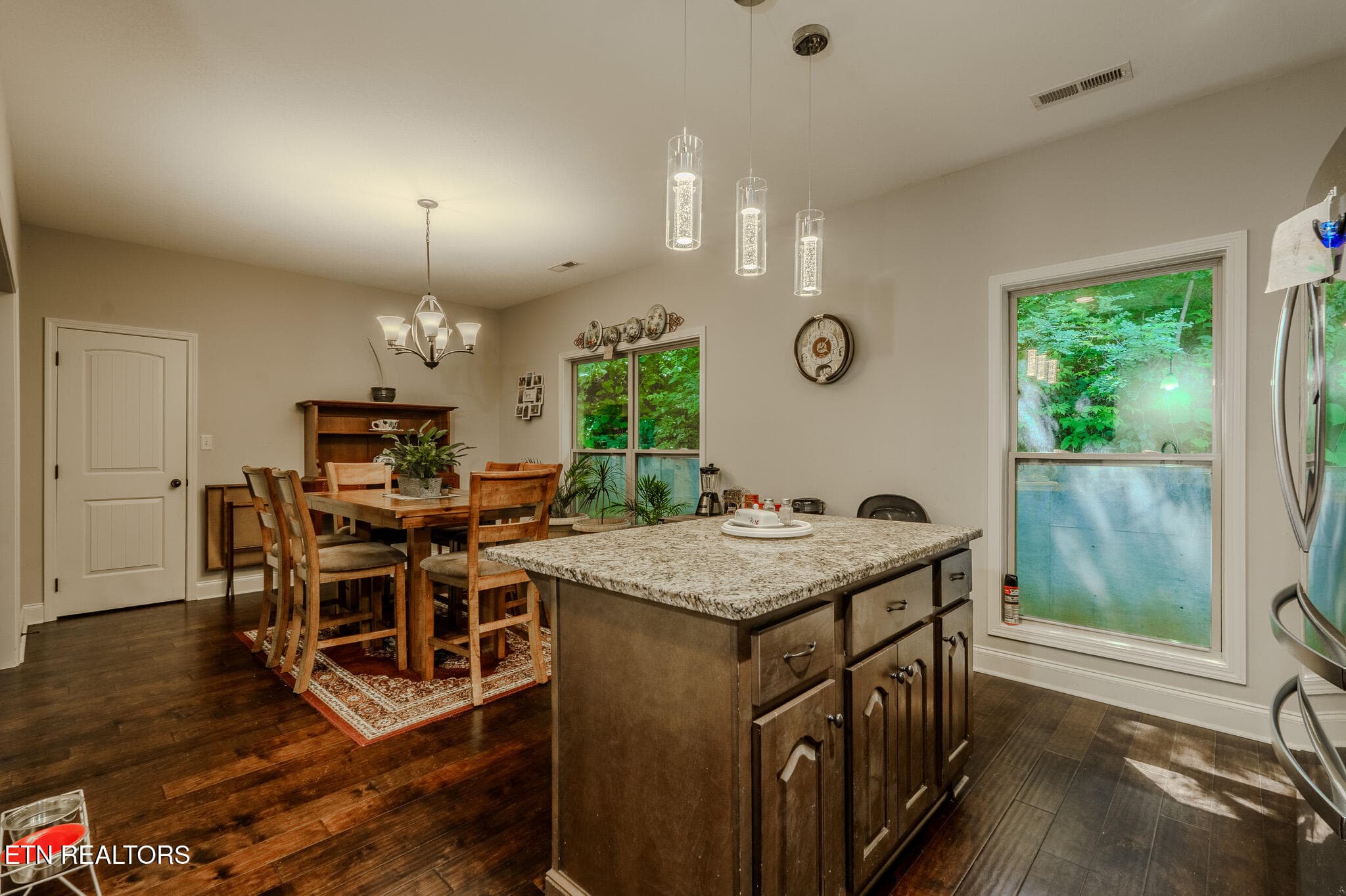 dine 4 new - 416 Forrest Springs Drive, Gatlinburg, TN 37738, Gatlinburg