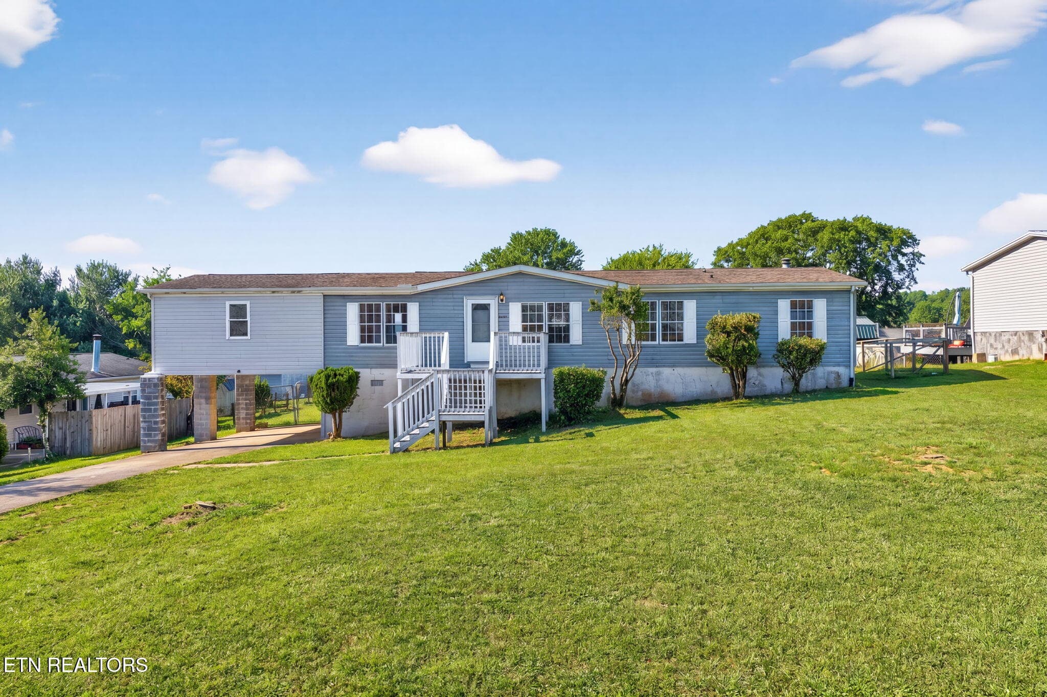 1009 Ridge View Rd, Maryville, TN 37801