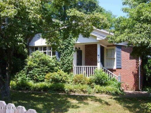 506 Wharf St, Loudon, TN 37774