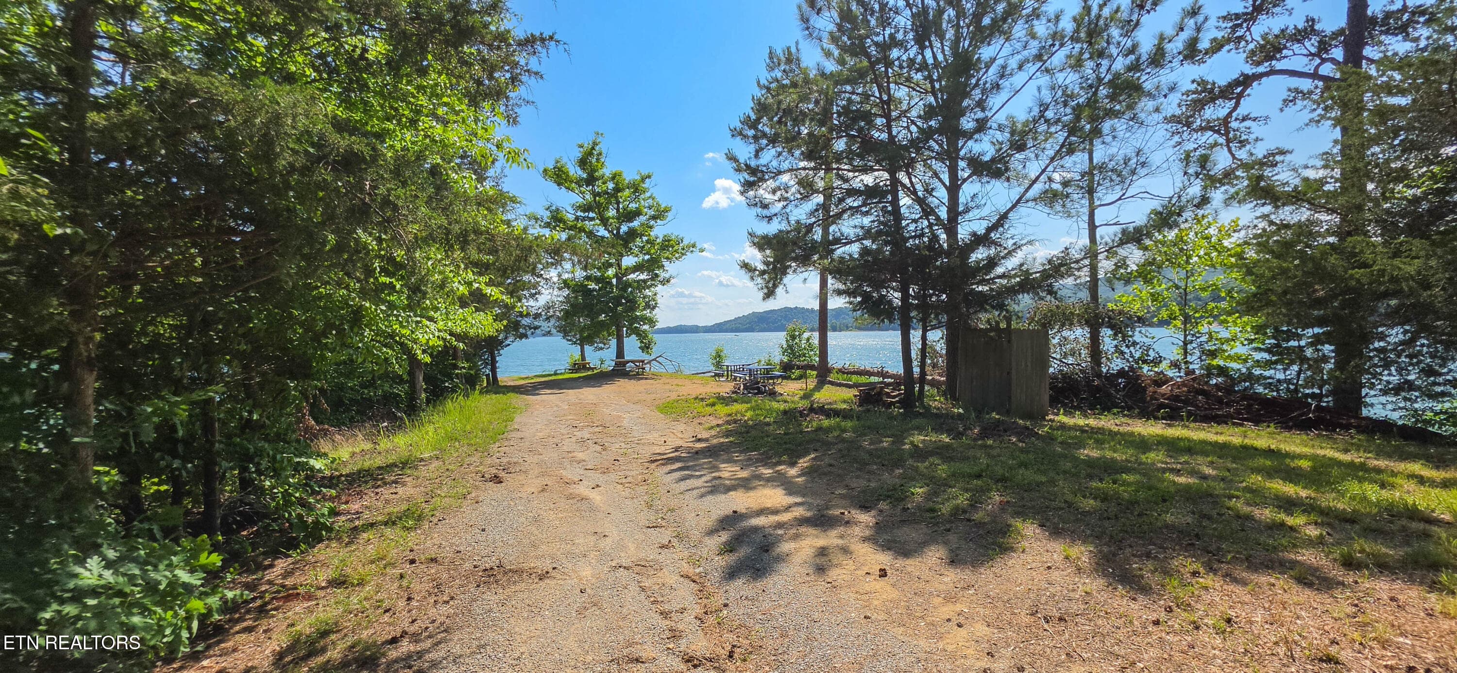 n panoramic lake - 364 Panoramic Drive, Maynardville, TN 37807