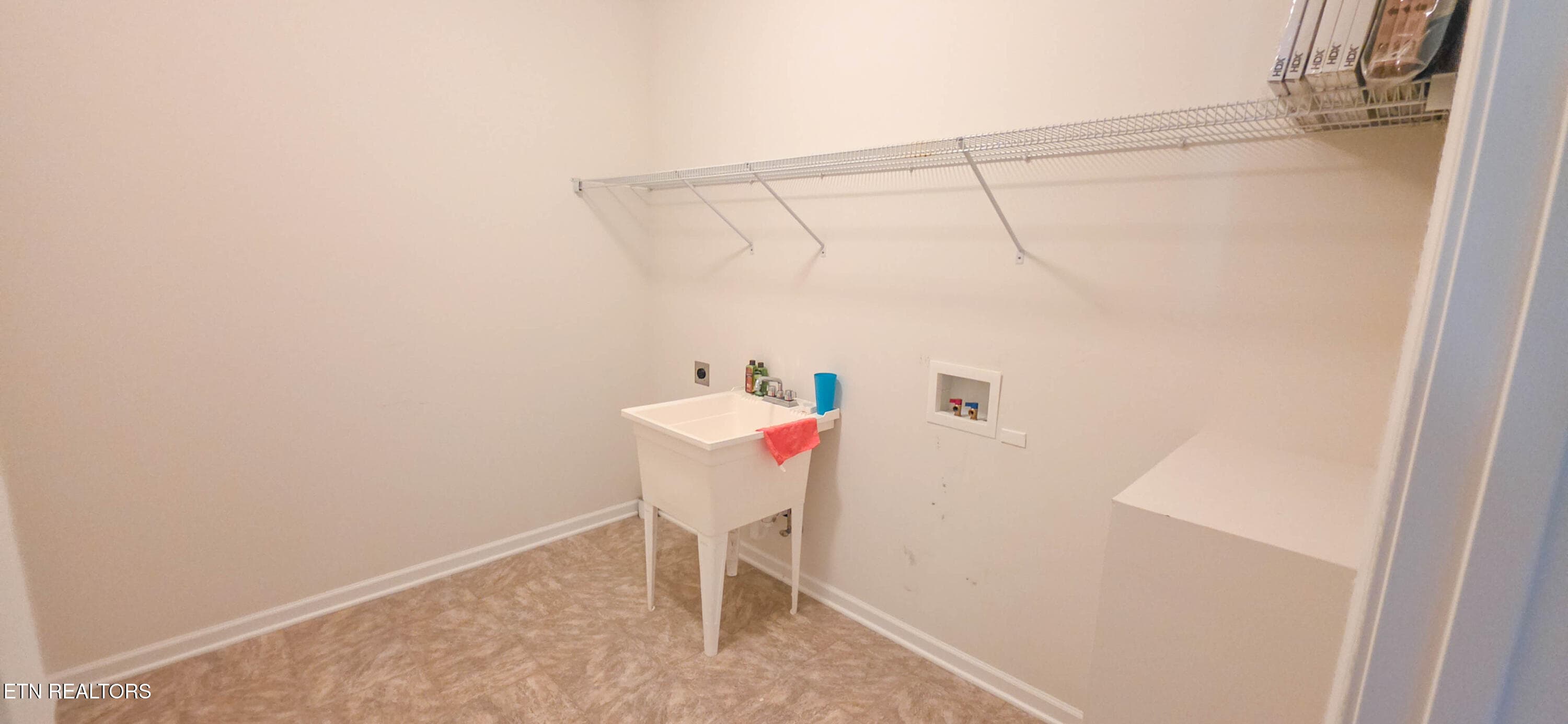 n panoramic laundry - 364 Panoramic Drive, Maynardville, TN 37807
