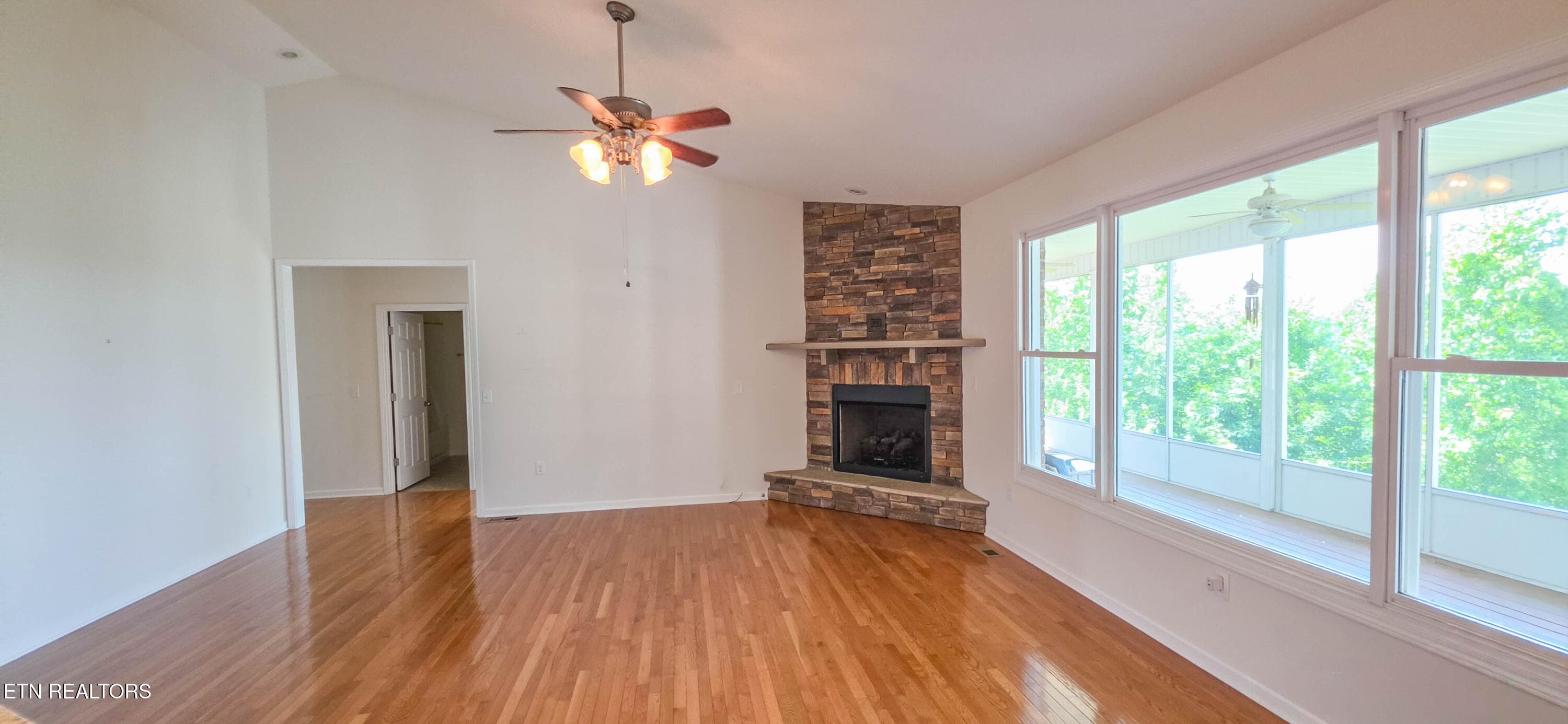 n panoramic living - 364 Panoramic Drive, Maynardville, TN 37807