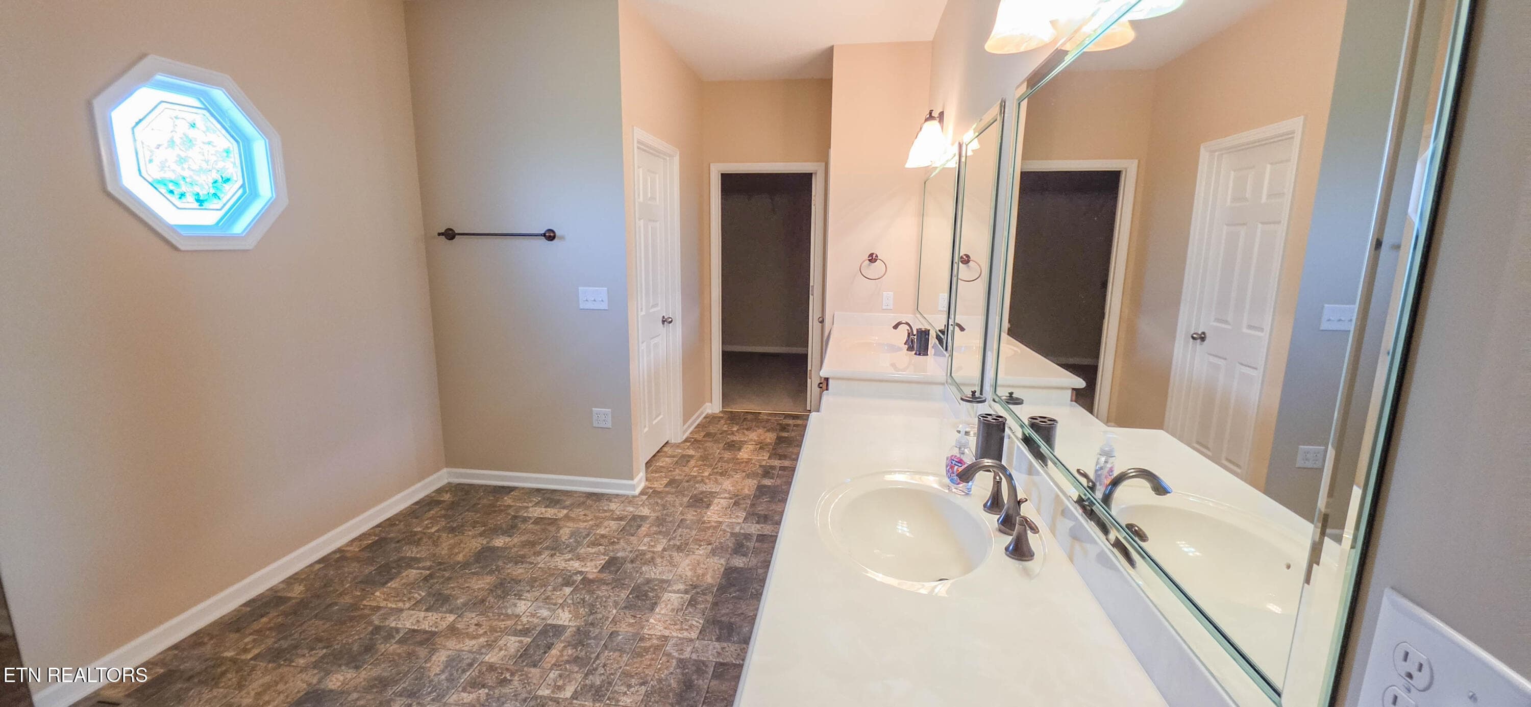 n panoramic m bath - 364 Panoramic Drive, Maynardville, TN 37807