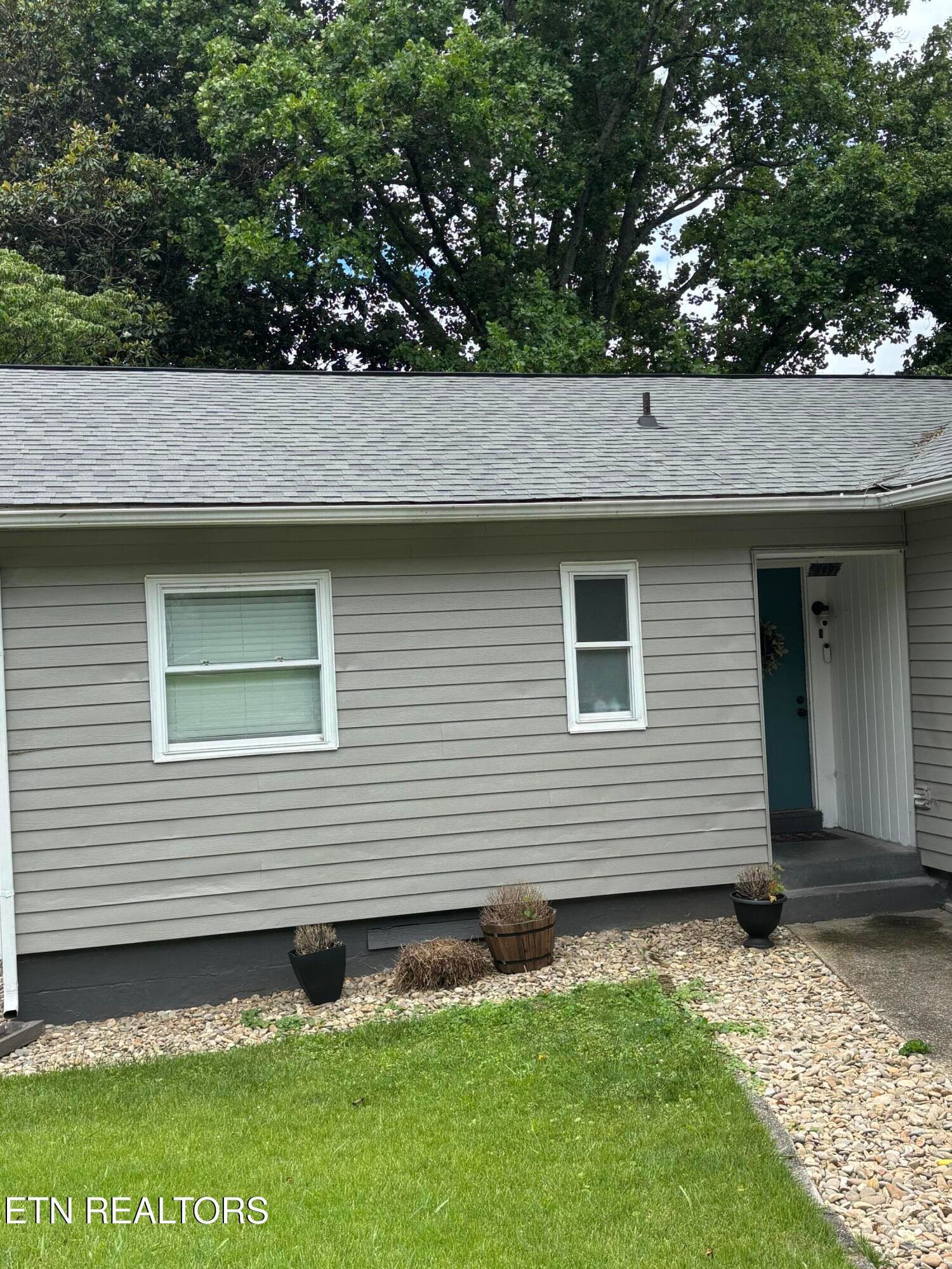 Vinyl Siding - 107 Porter Rd, Oak Ridge, TN 37830