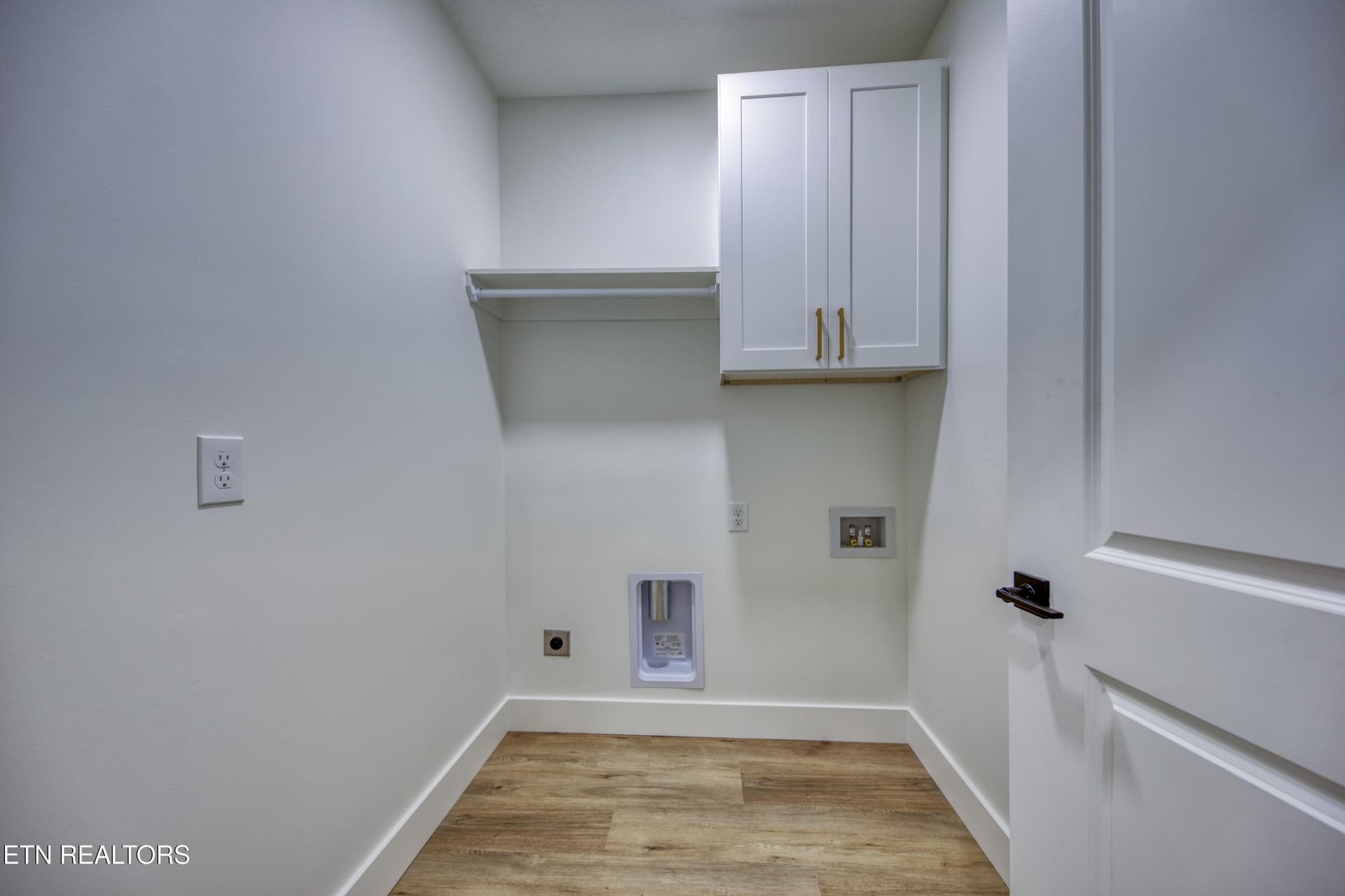 Laundry Room - 180 Huckleberry Hollow, Kingston, TN 37763