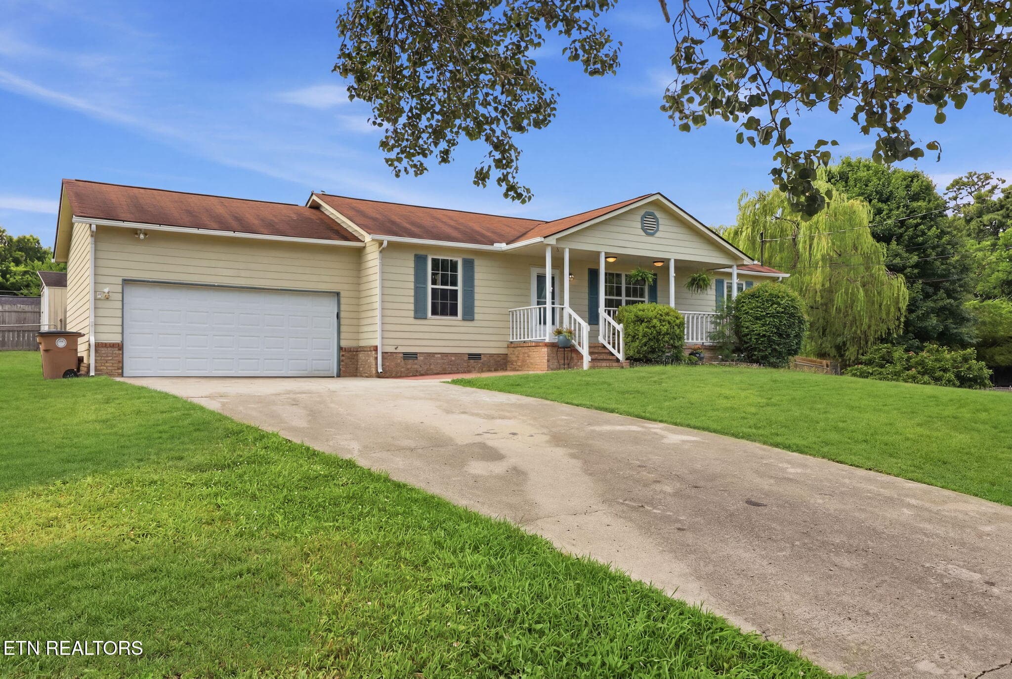 CUTE RANCH SET BACK FROM THE ROAD - 6032 Newington Lane, Knoxville, TN 37912, Knoxville