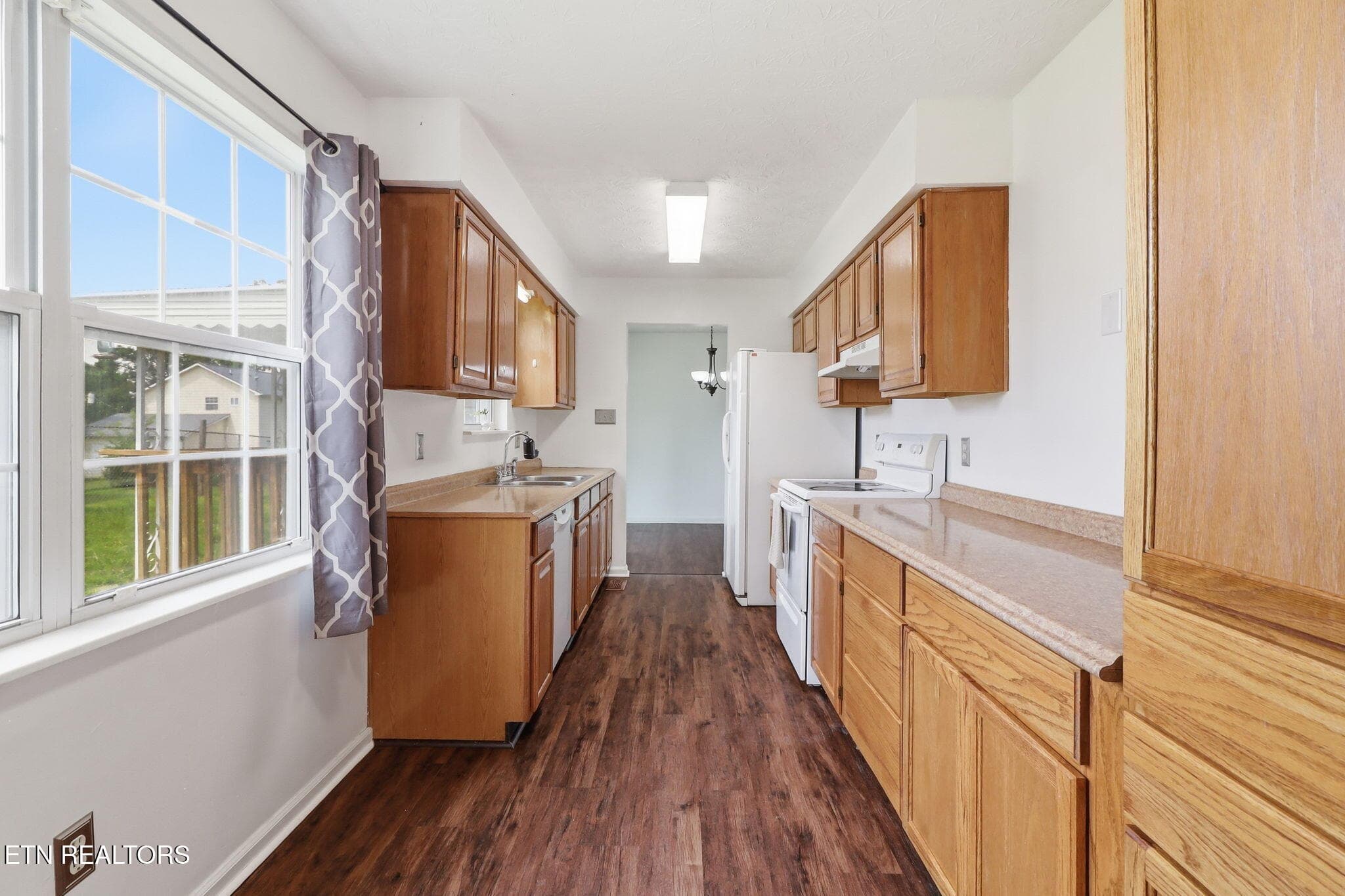 LOTS OF LIGHT - 6032 Newington Lane, Knoxville, TN 37912, Knoxville