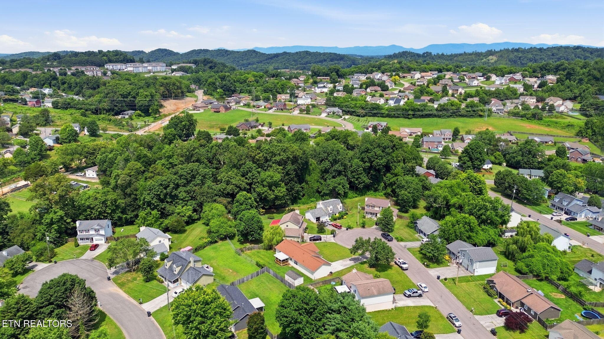 MATURE NEIGHBORHOOD - 6032 Newington Lane, Knoxville, TN 37912, Knoxville