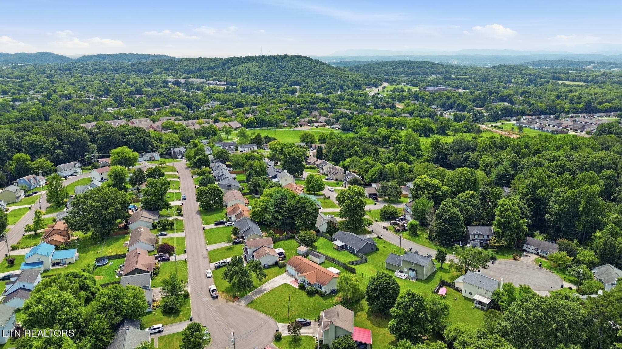 MINUTES FROM RESTAURANTS AND SHOPPING - 6032 Newington Lane, Knoxville, TN 37912, Knoxville