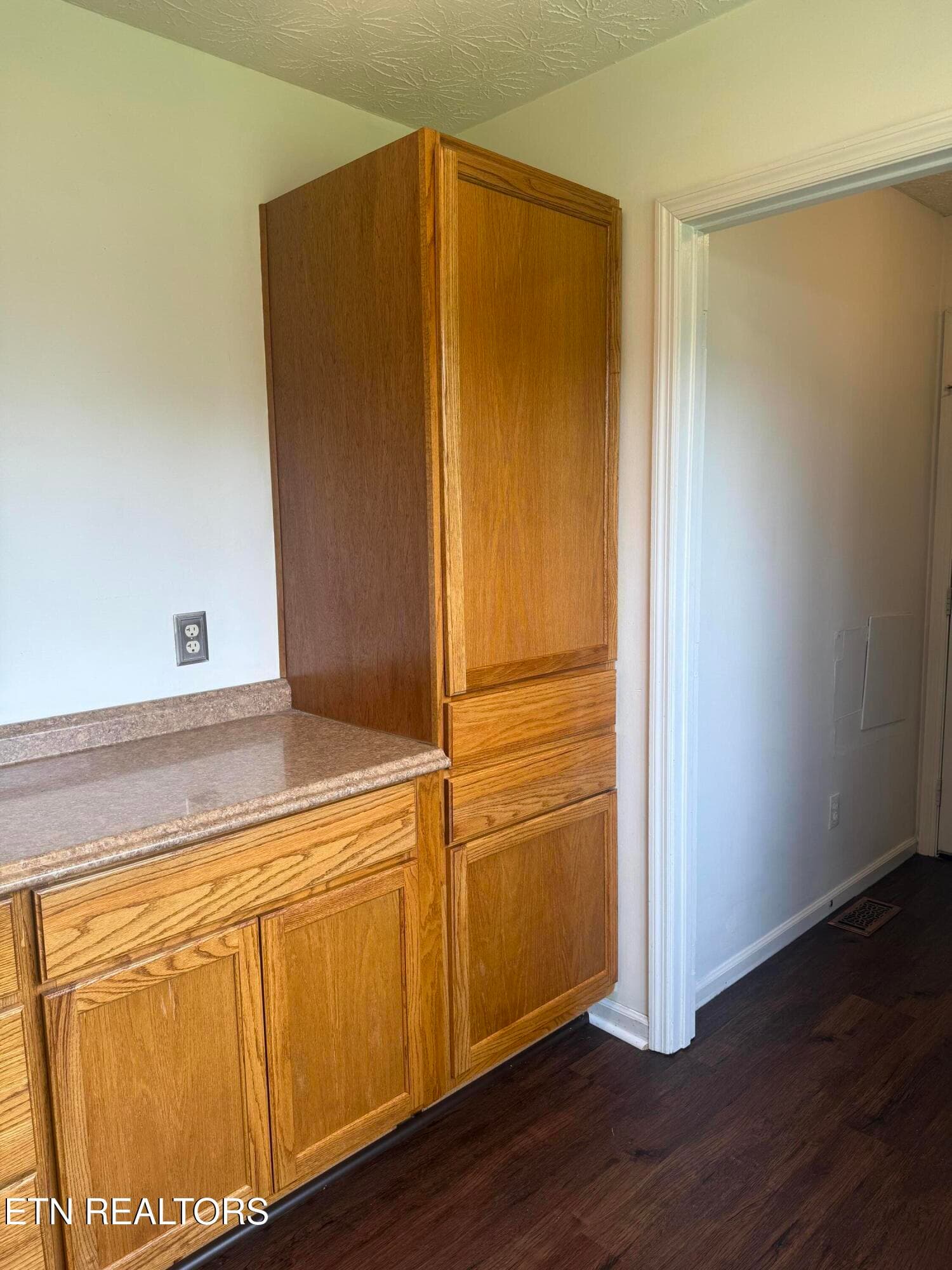 PANTRY - 6032 Newington Lane, Knoxville, TN 37912, Knoxville
