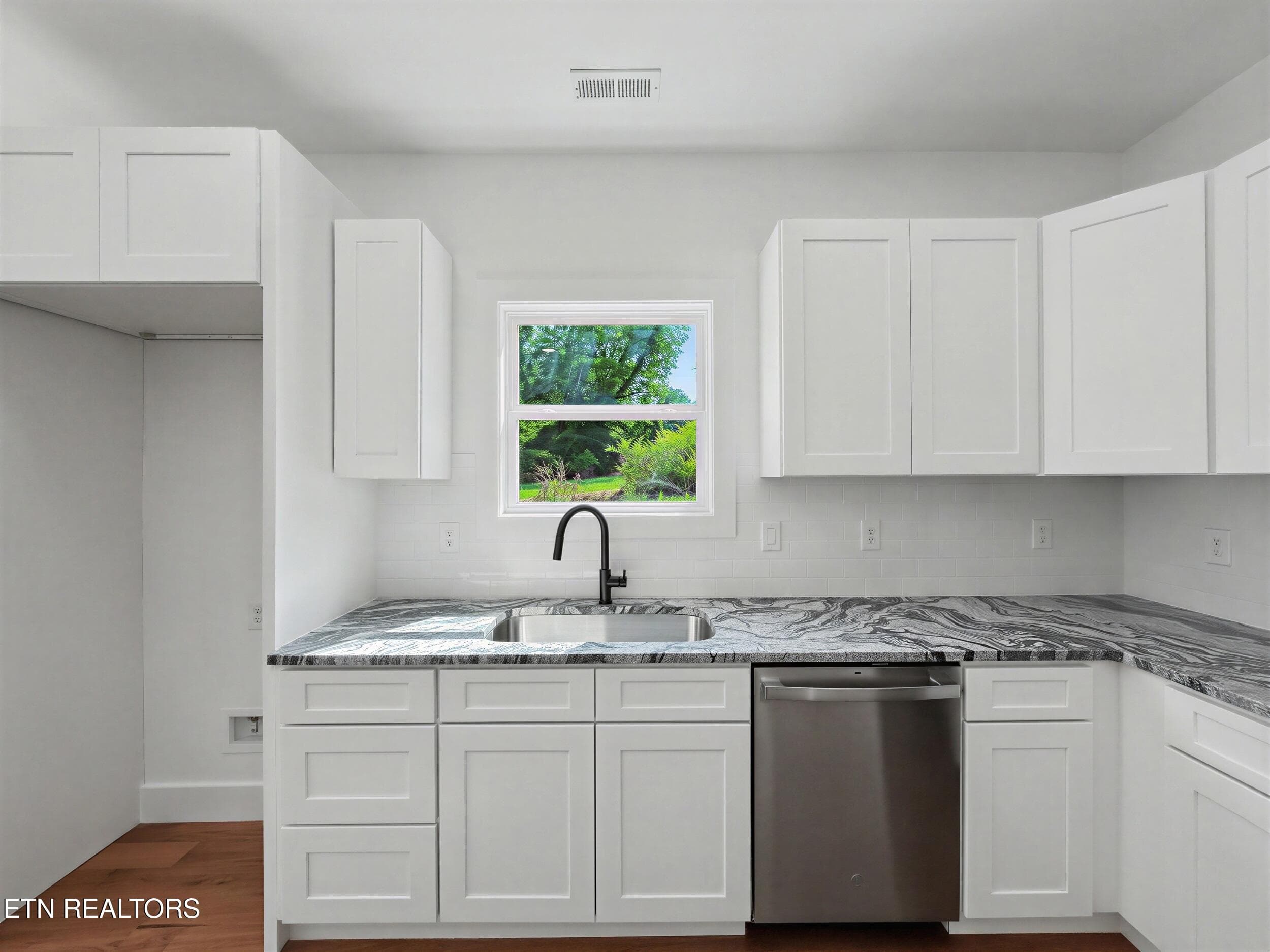 7_(13).pm - 5323 Arza Lane, Knoxville, TN 37918, Knoxville