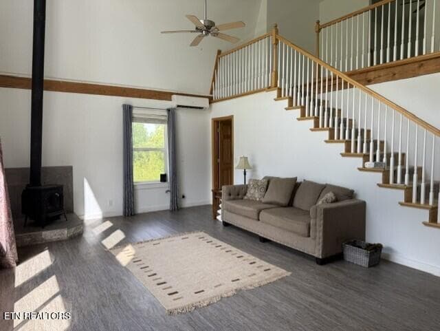 PERILLA GREAT ROOM & STAIRS - 2410 Perilla Rd, Cosby, TN 37722