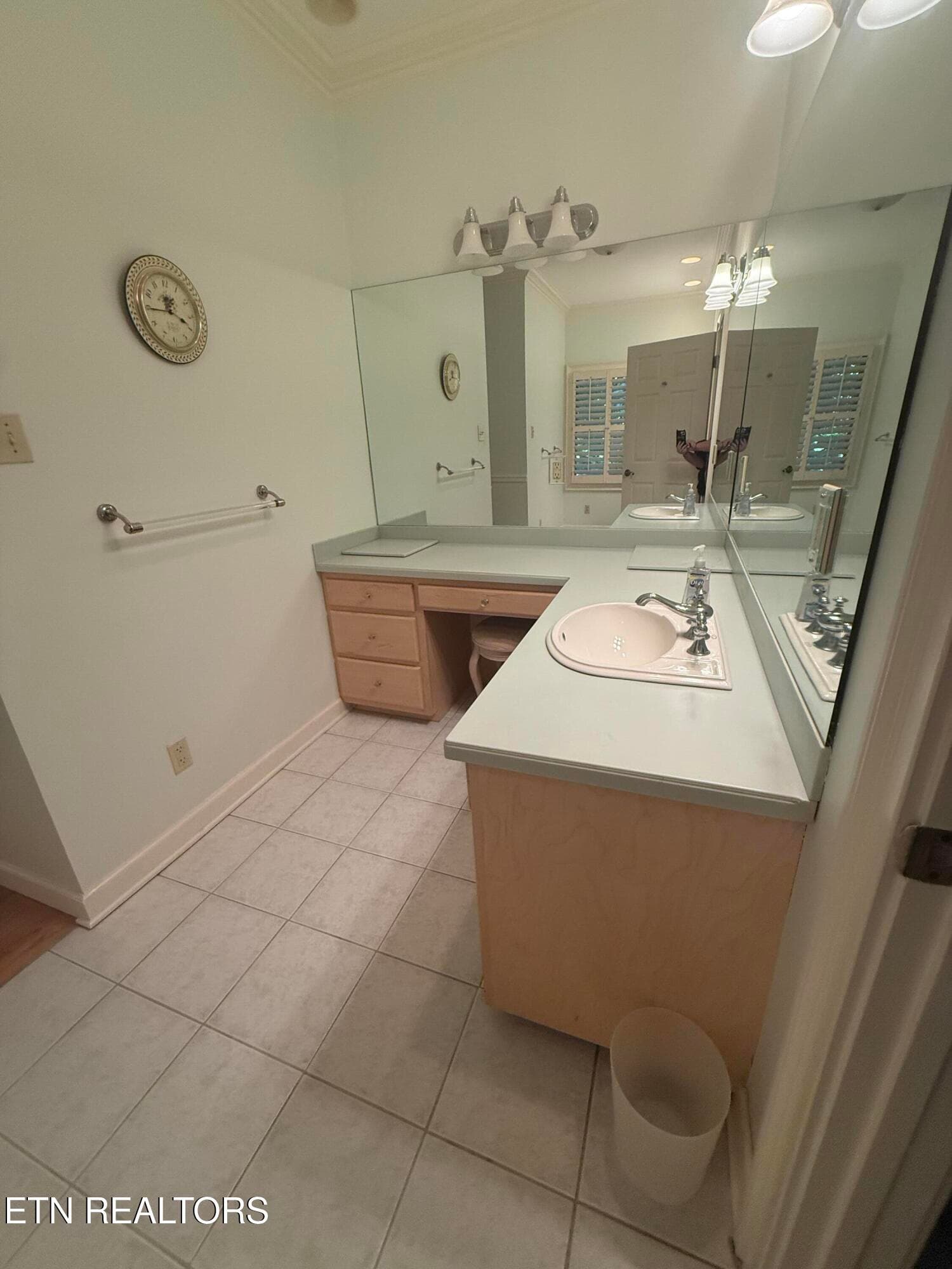 Master dressing area - 1817 Peppertree Drive, Alcoa, TN 37701