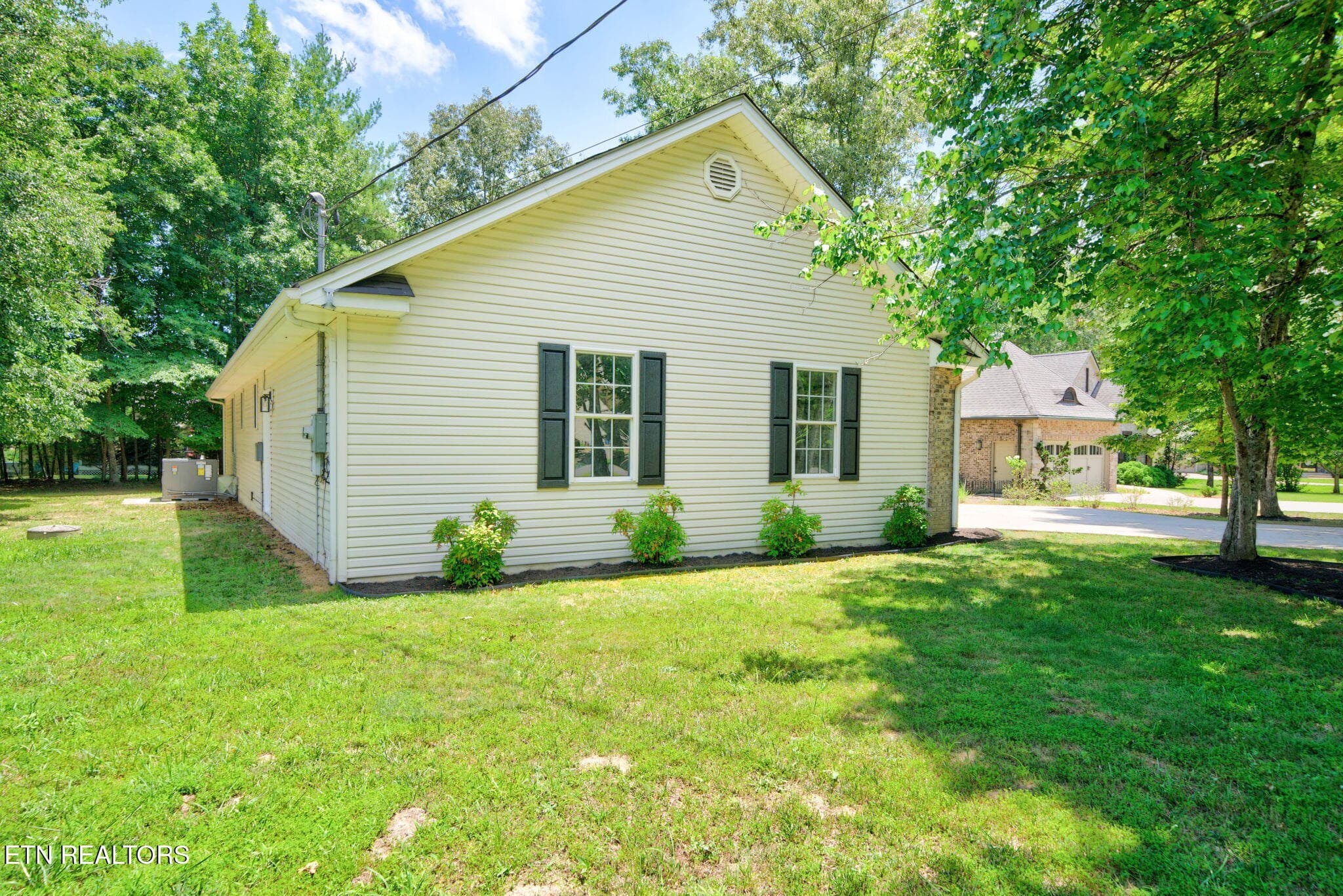 Front/Side Yard - 35 Leaf Circle, Crossville, TN 38558