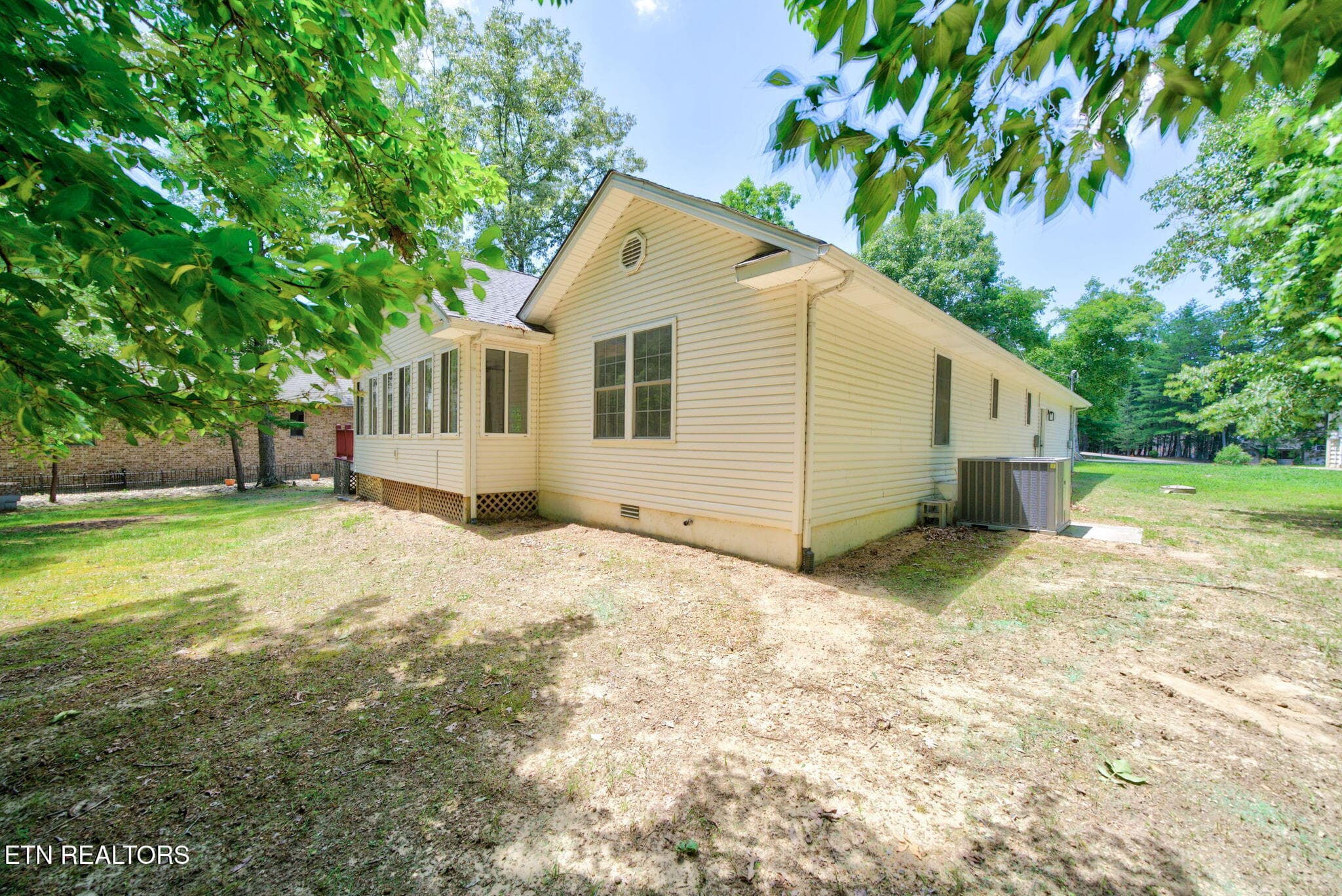 Back/Side - 35 Leaf Circle, Crossville, TN 38558