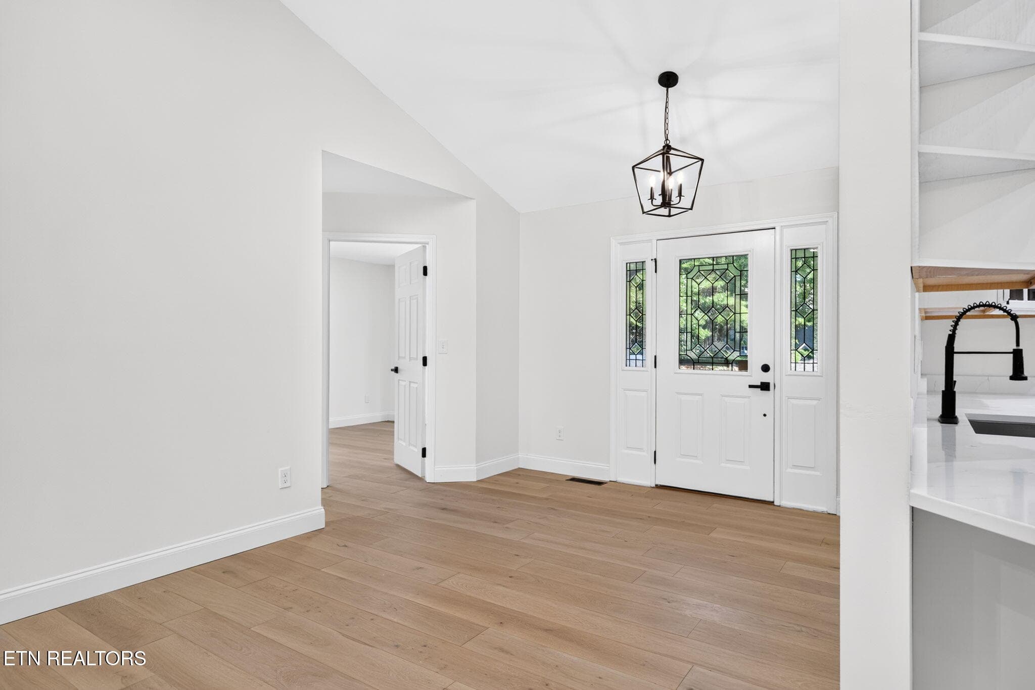 Foyer - 35 Leaf Circle, Crossville, TN 38558