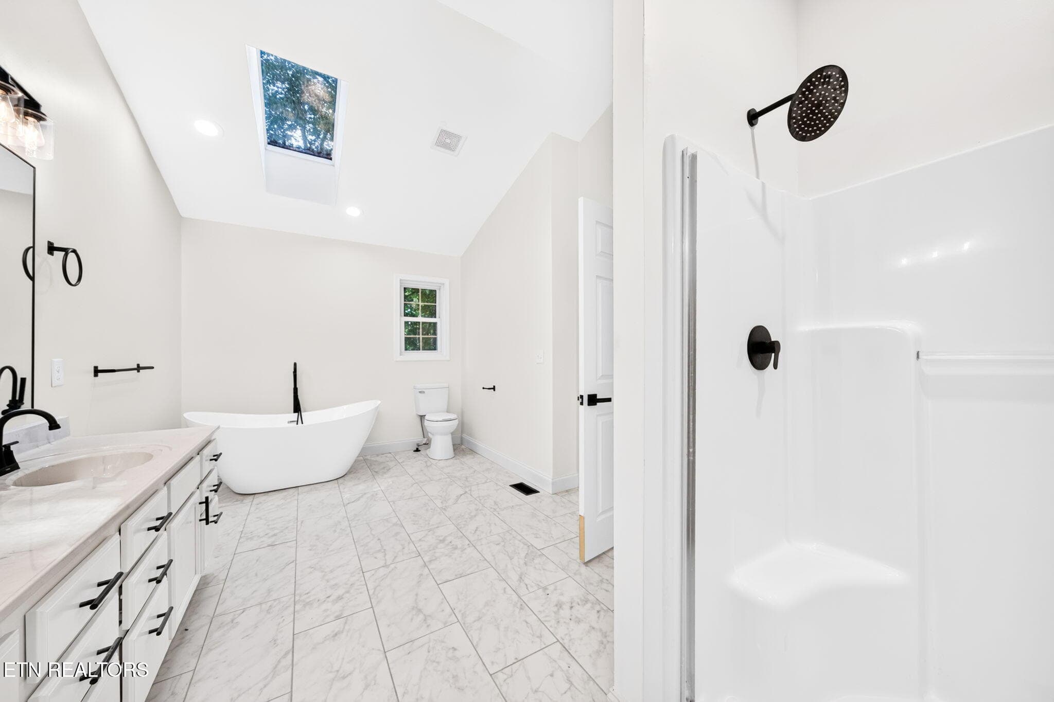 Master Bath - 35 Leaf Circle, Crossville, TN 38558