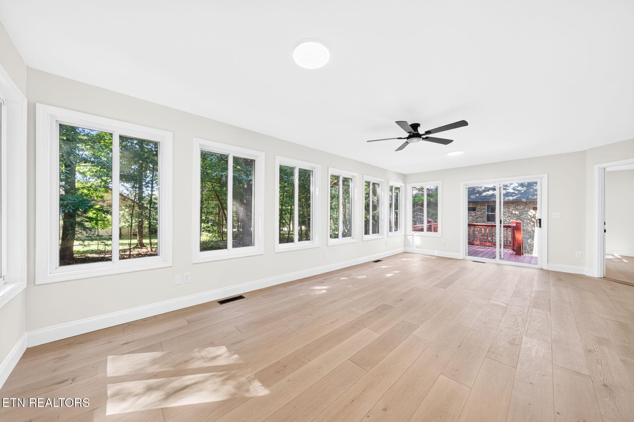 Sunroom - 35 Leaf Circle, Crossville, TN 38558
