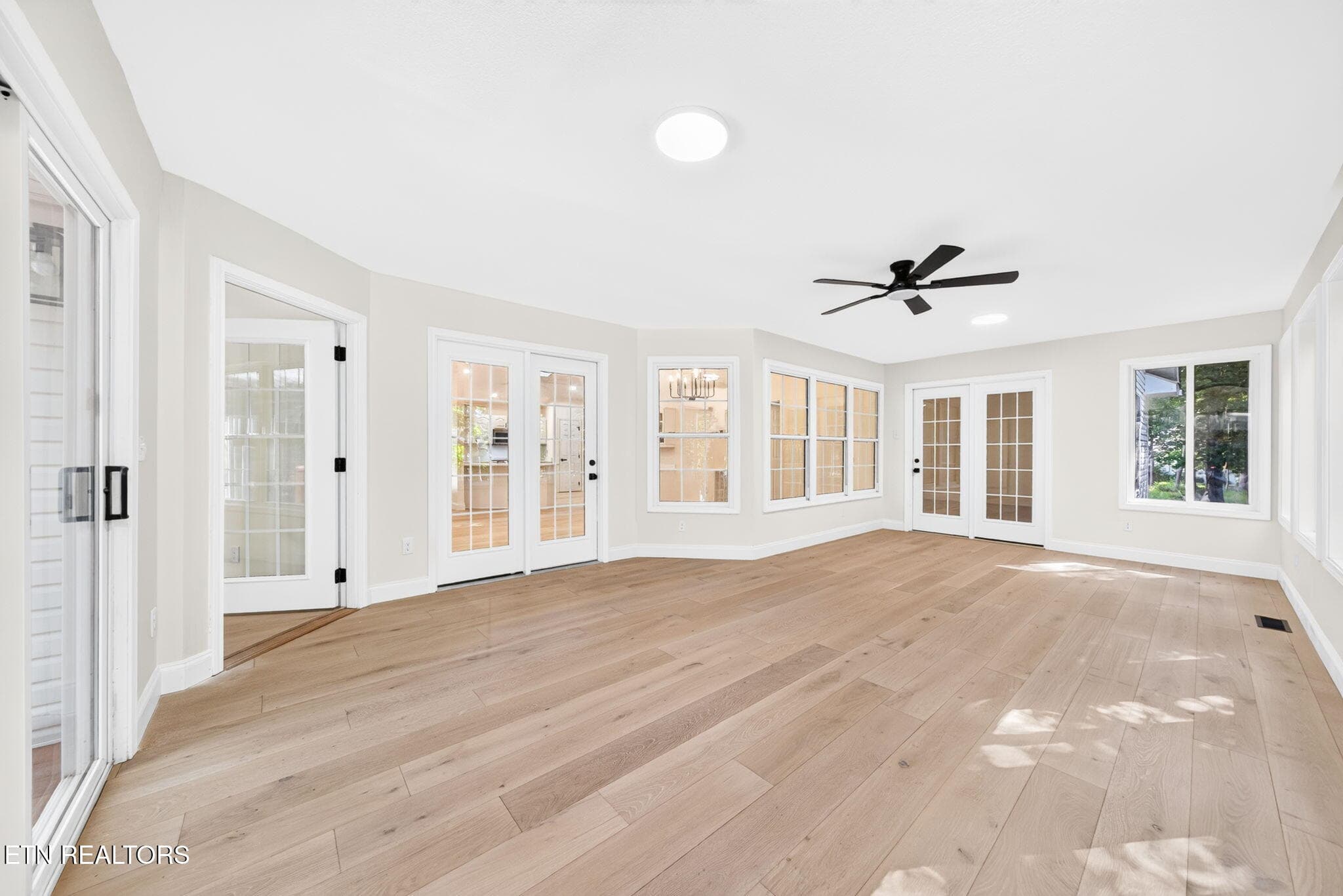 Sunroom - 35 Leaf Circle, Crossville, TN 38558