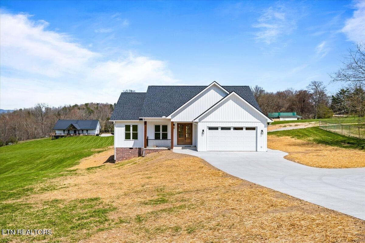 2271 Long Hollow Rd, LaFollette, TN 37766