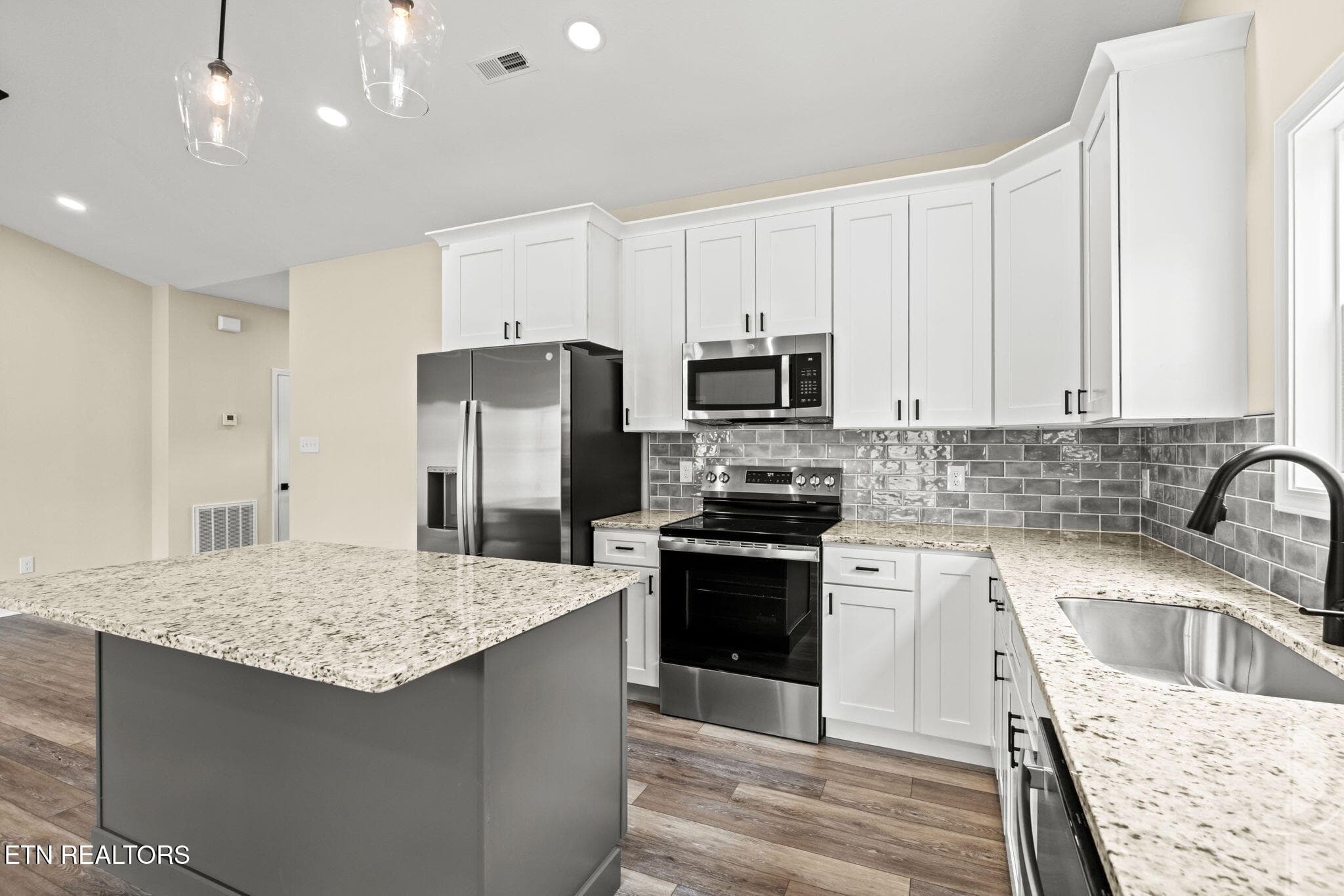 13-web-or-mls-212 Westbury-054 - 212 Westbury Drive, Clinton, TN 37716