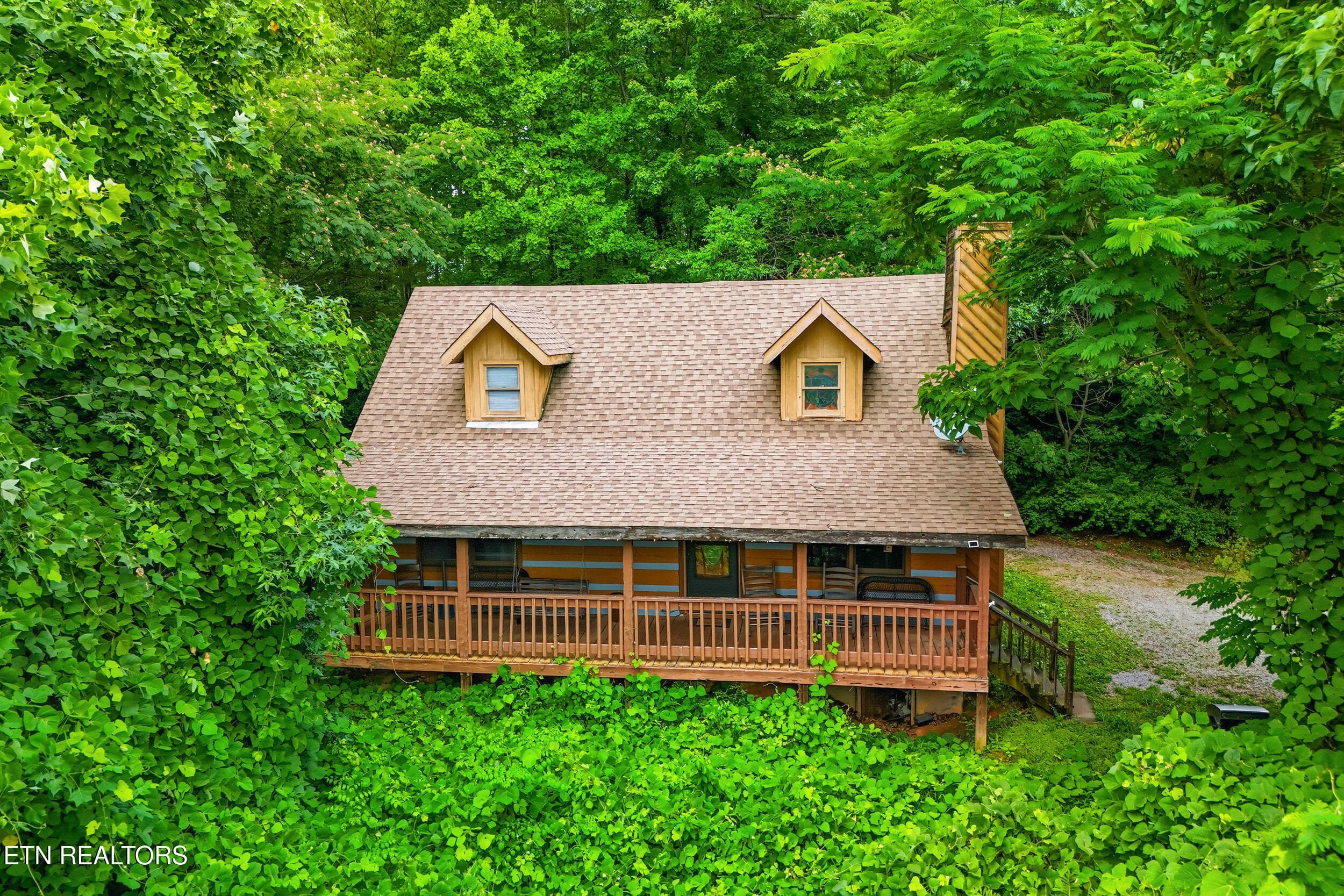 559 Crest Rd, Gatlinburg, TN 37738