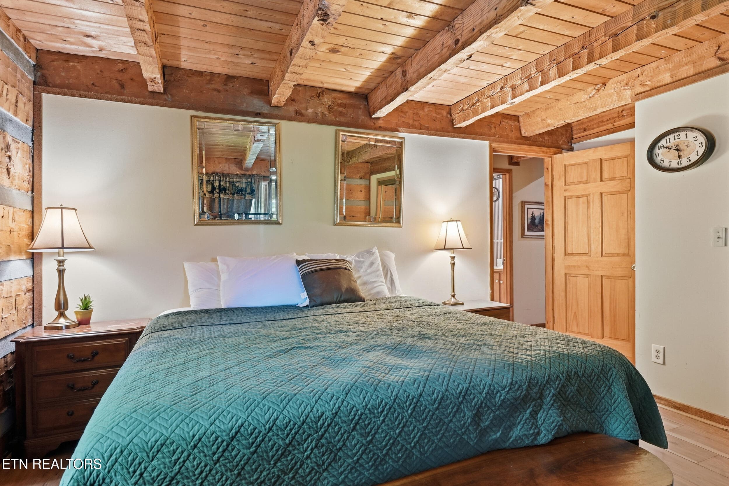 Main Bedroom - 559 Crest Rd, Gatlinburg, TN 37738, Gatlinburg