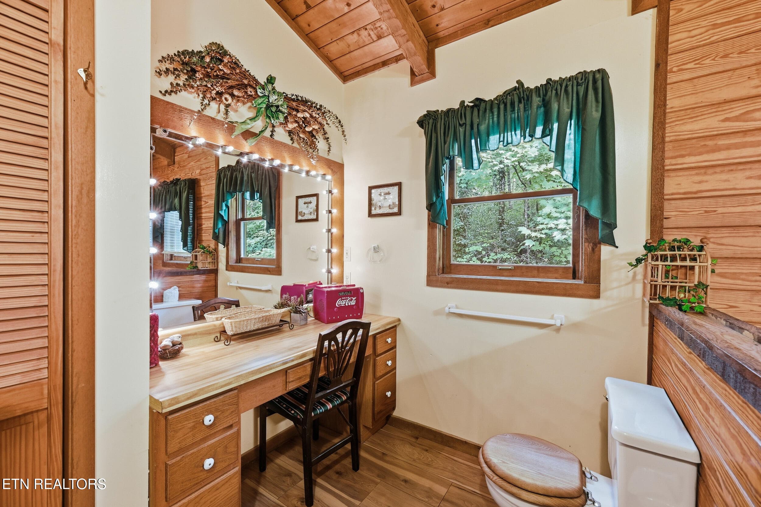 2nd Bathroom - 559 Crest Rd, Gatlinburg, TN 37738, Gatlinburg
