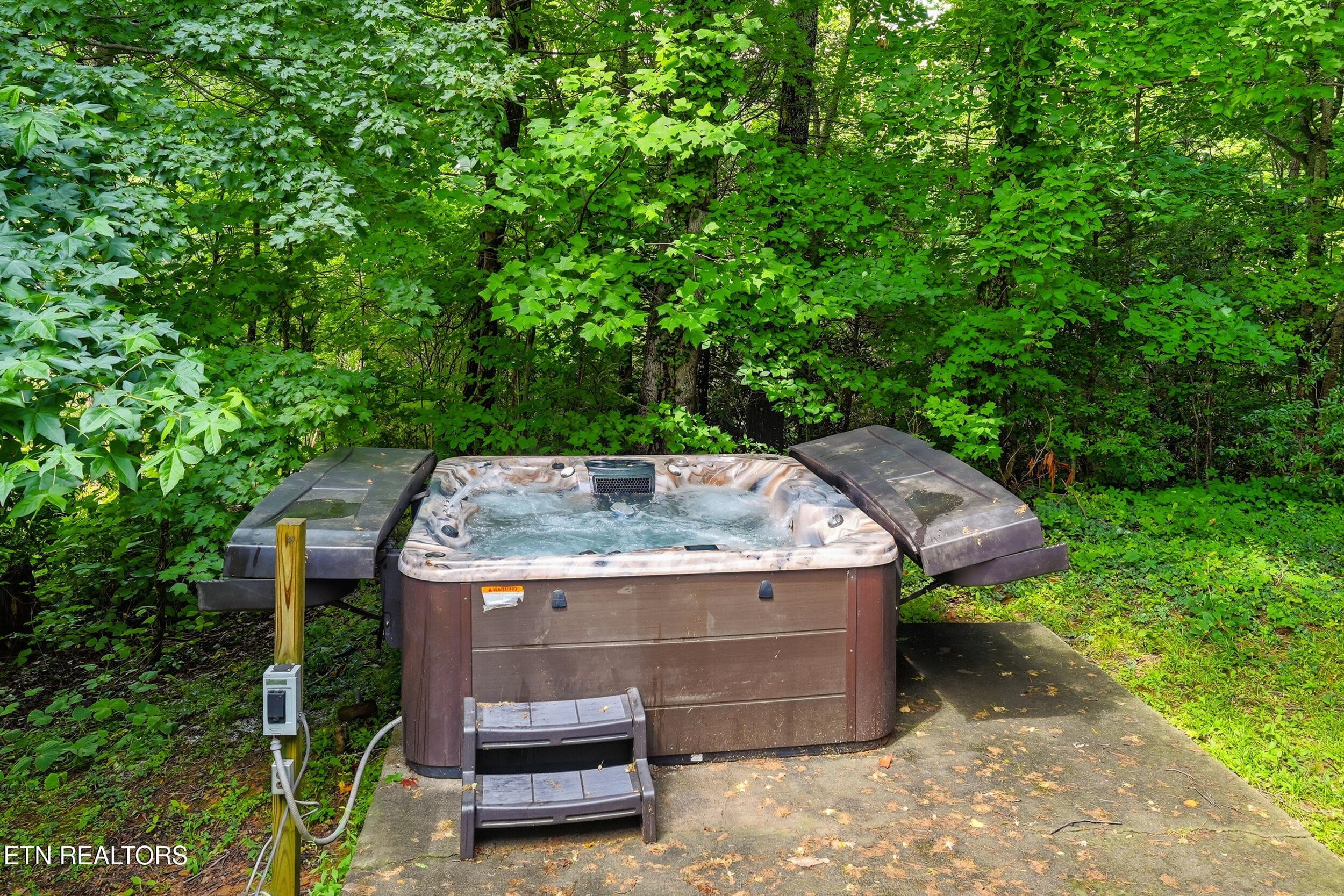 Hot tub - 559 Crest Rd, Gatlinburg, TN 37738, Gatlinburg