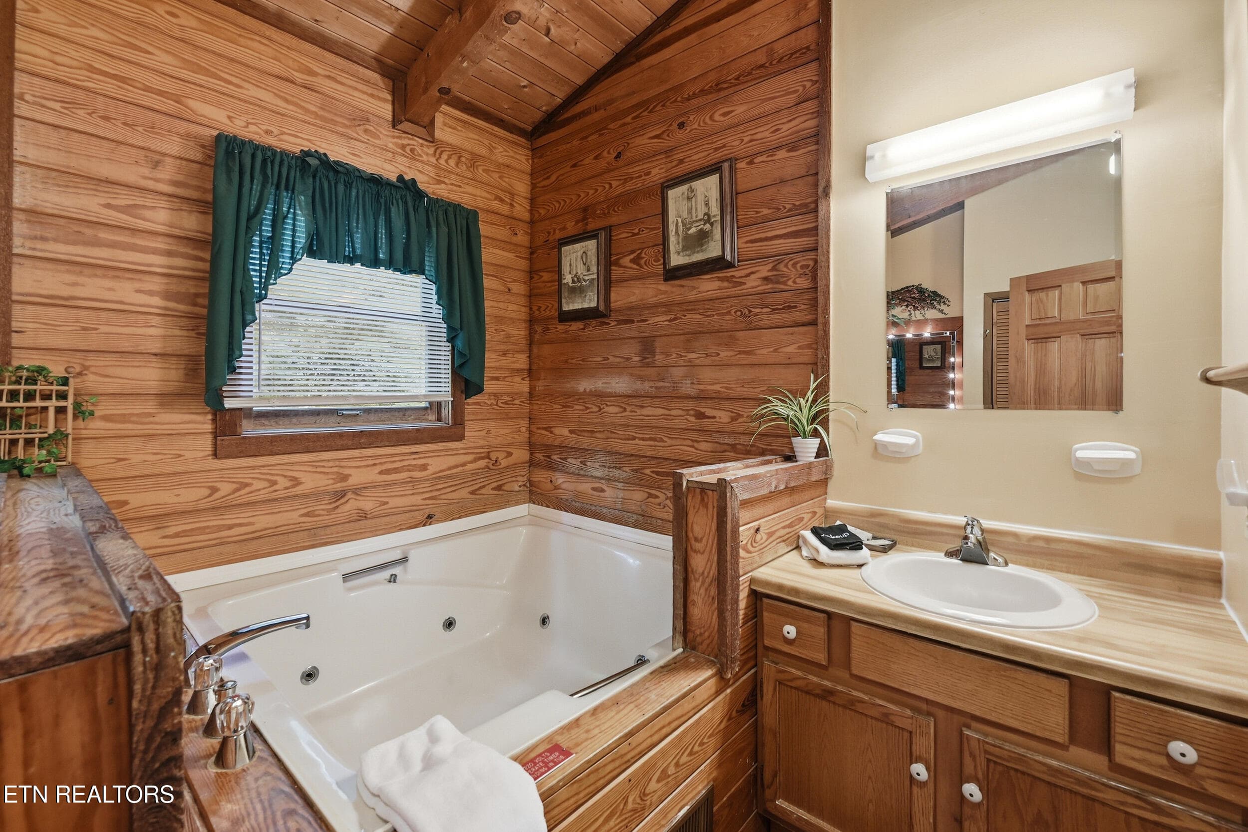 2nd Bathroom-upstairs - 559 Crest Rd, Gatlinburg, TN 37738, Gatlinburg