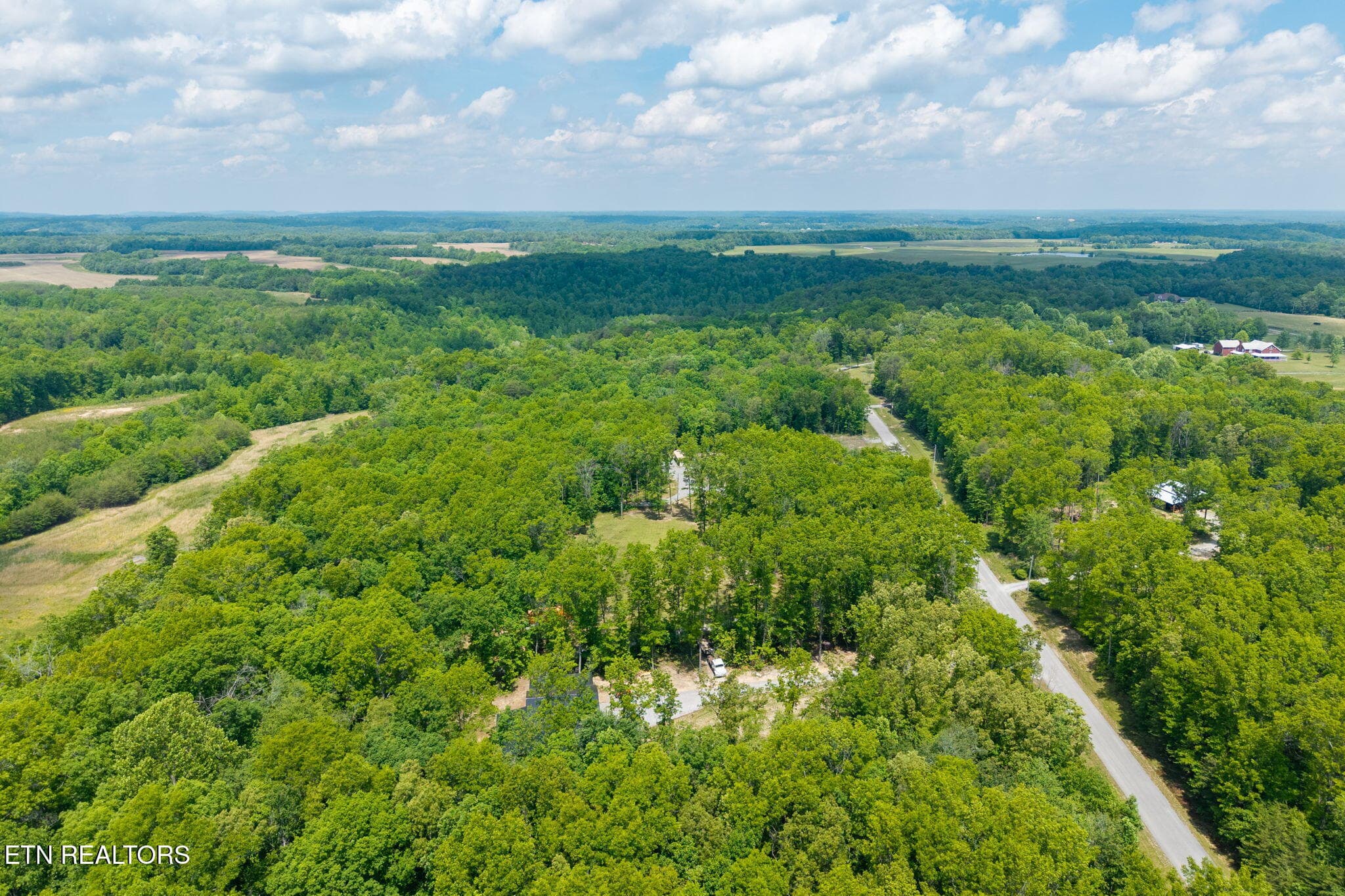 10-web-or-mls-833 Little Hurricane Ln_6 - 833 Little Hurricane Lane, Monterey, TN 38574