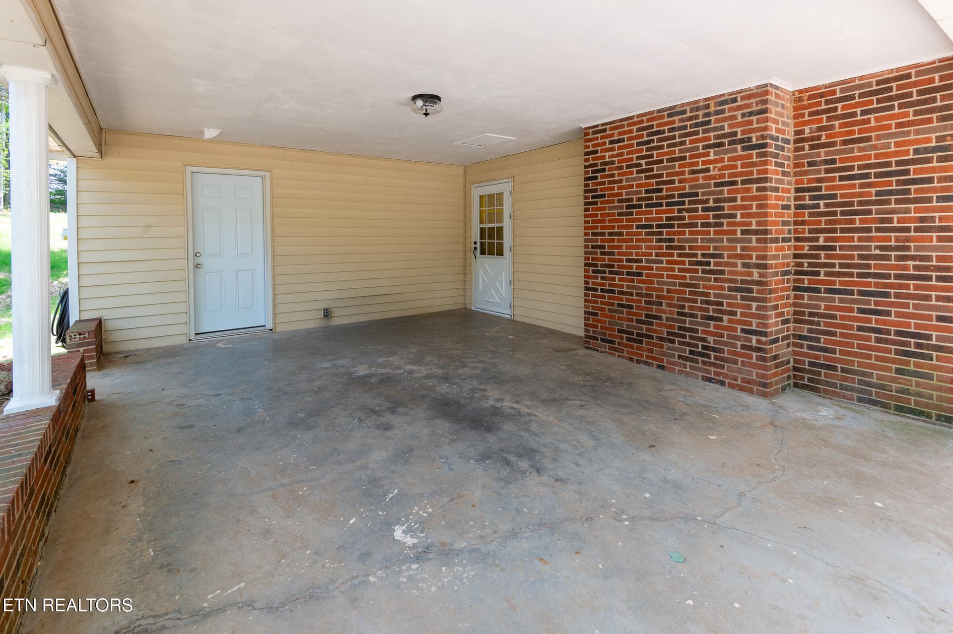 JBP_Bank474_2400px-8 - 474 Bank St, Tellico Plains, TN 37385