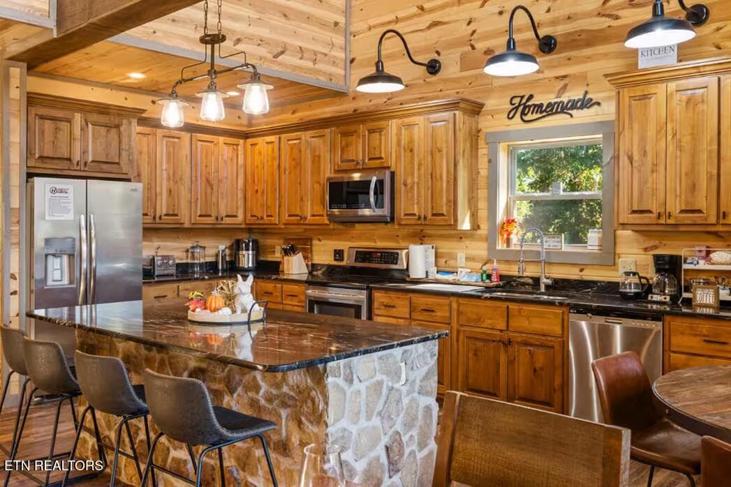 Kitchen island granite countertops open - 2612 Cloud View Drive, Sevierville, TN 37862, Sevierville