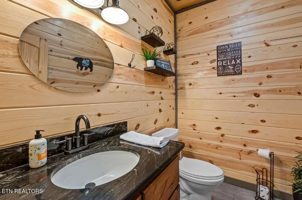 Main level bathroom - 2612 Cloud View Drive, Sevierville, TN 37862, Sevierville