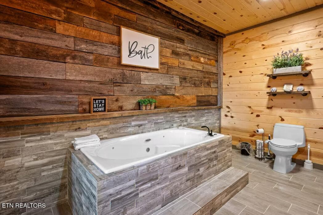 Main level king bedroom suite, also incl - 2612 Cloud View Drive, Sevierville, TN 37862, Sevierville