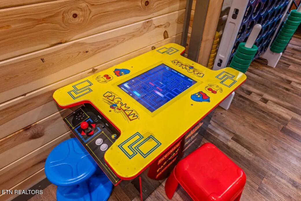 pacman arcade game bunk room - 2612 Cloud View Drive, Sevierville, TN 37862, Sevierville