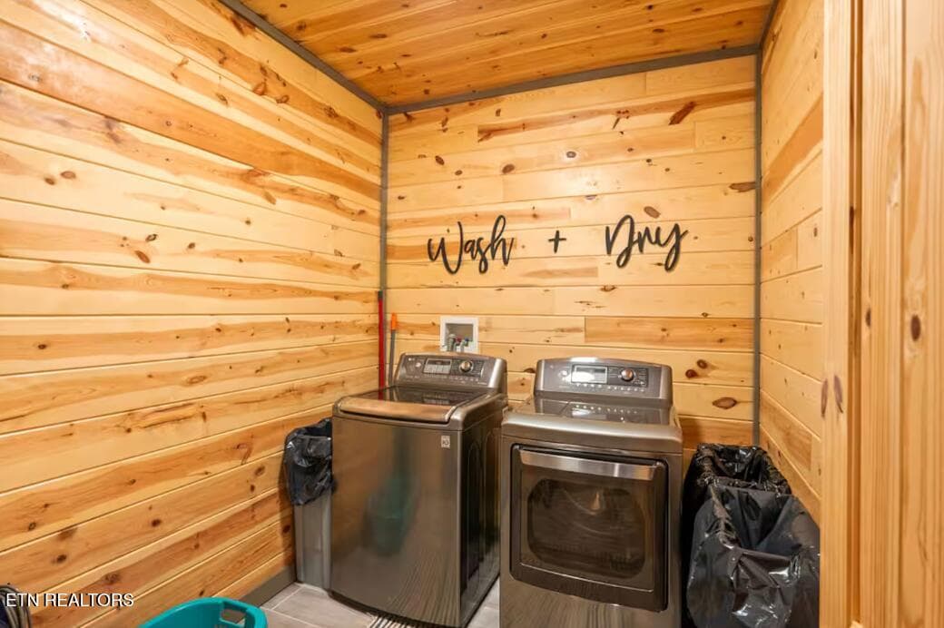 washer dryer laundry ROOM - 2612 Cloud View Drive, Sevierville, TN 37862, Sevierville