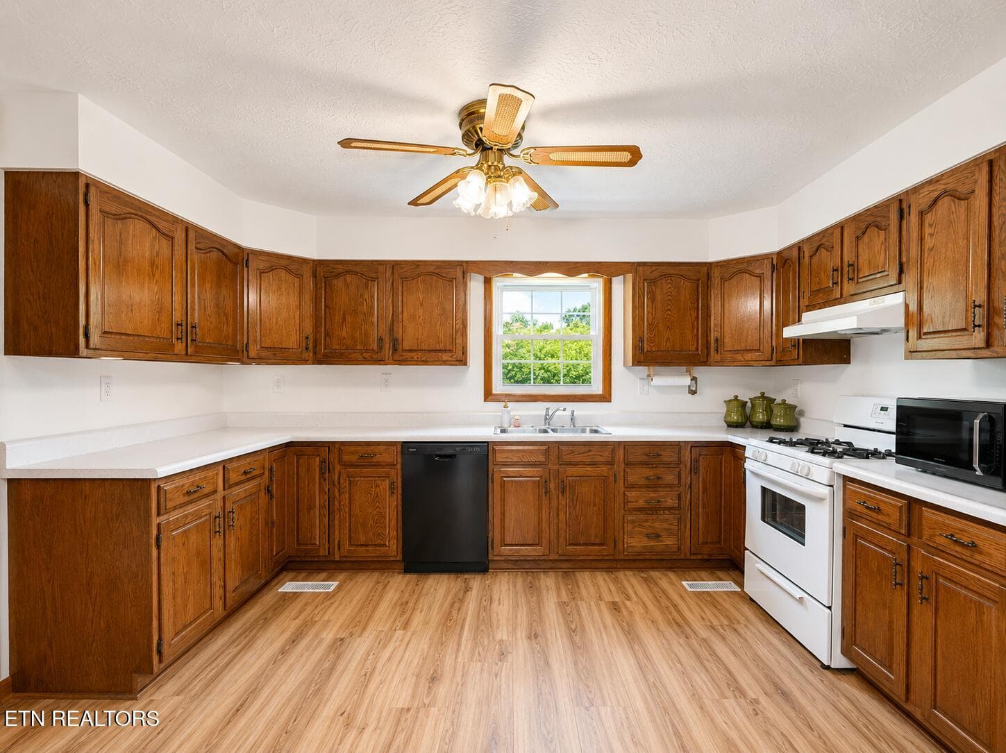 Rose Hill Drive - 822 Rose Hill Drive, LaFollette, TN 37766