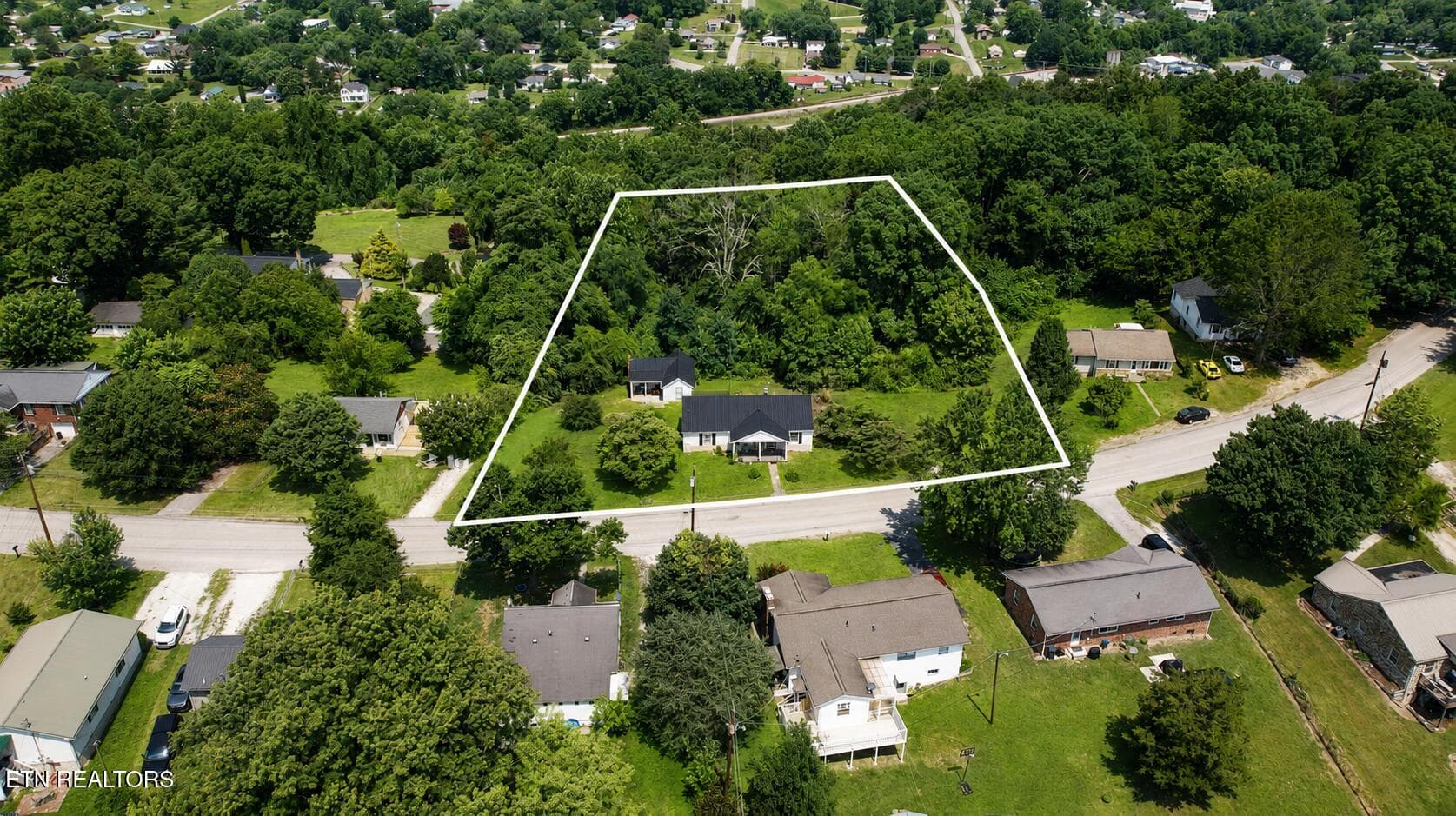 Rose Hill Drive - 822 Rose Hill Drive, LaFollette, TN 37766