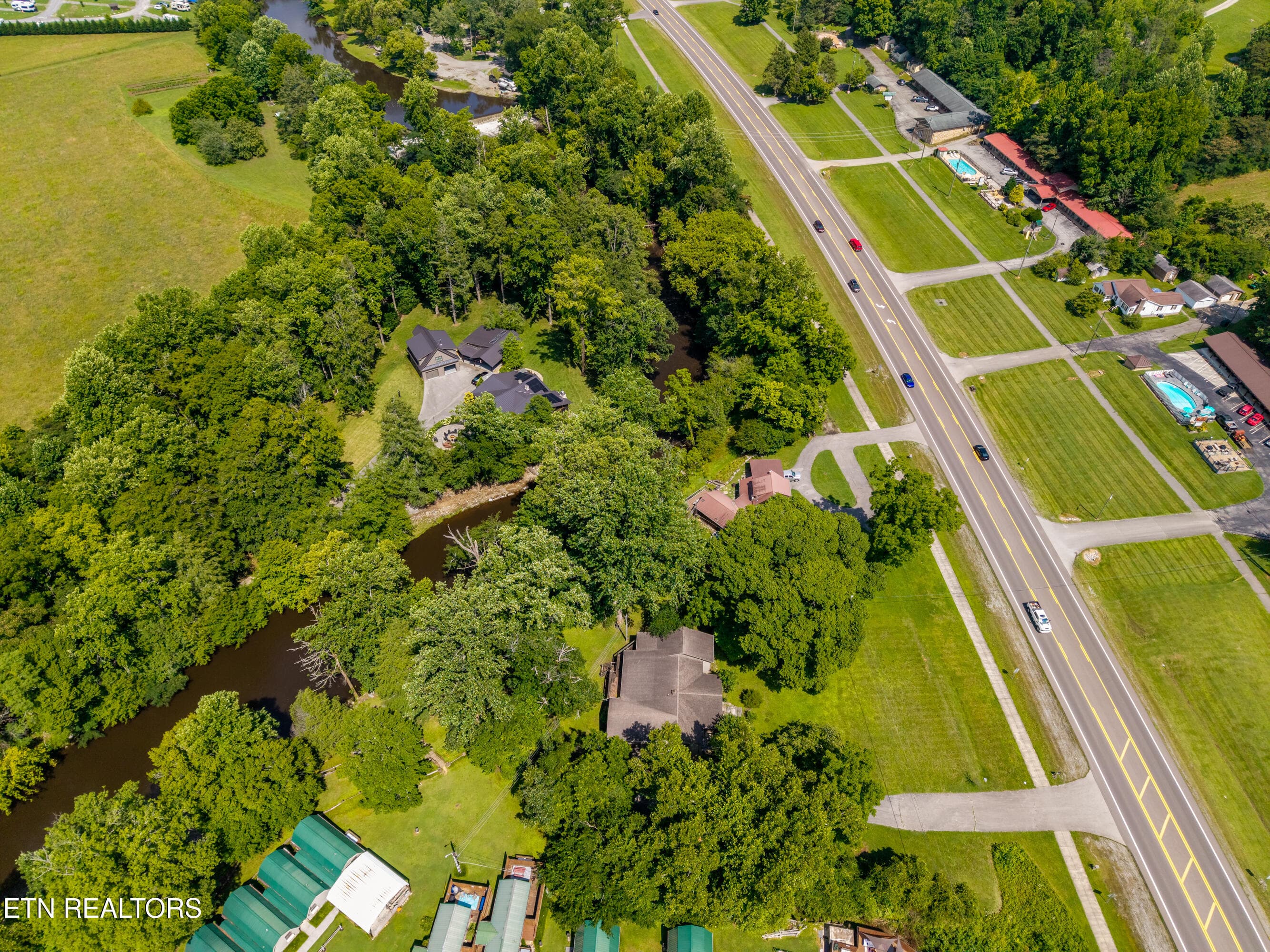 8229ELamarAlexanderPkwy-22 - 8229 E Lamar Alexander Parkway Pkwy, Townsend, TN 37882