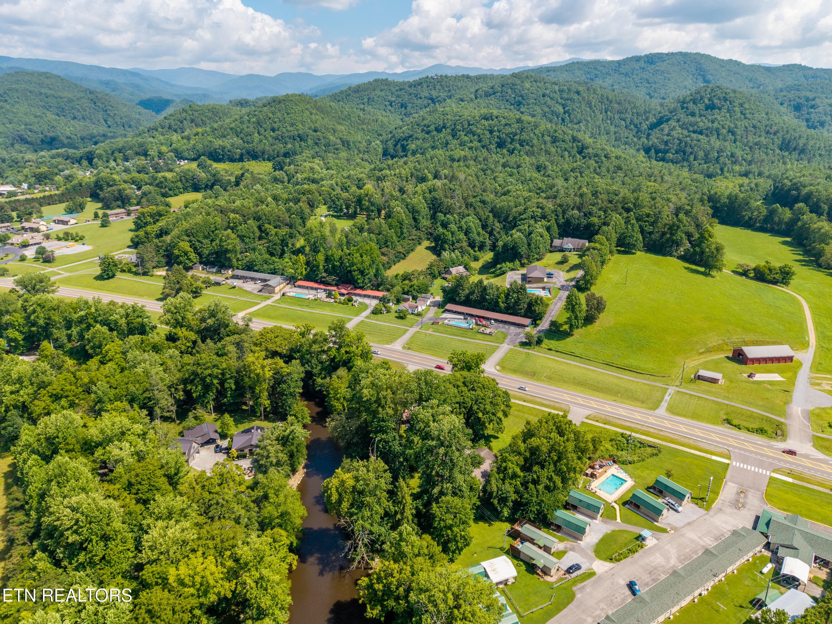 8229ELamarAlexanderPkwy-25 - 8229 E Lamar Alexander Parkway Pkwy, Townsend, TN 37882